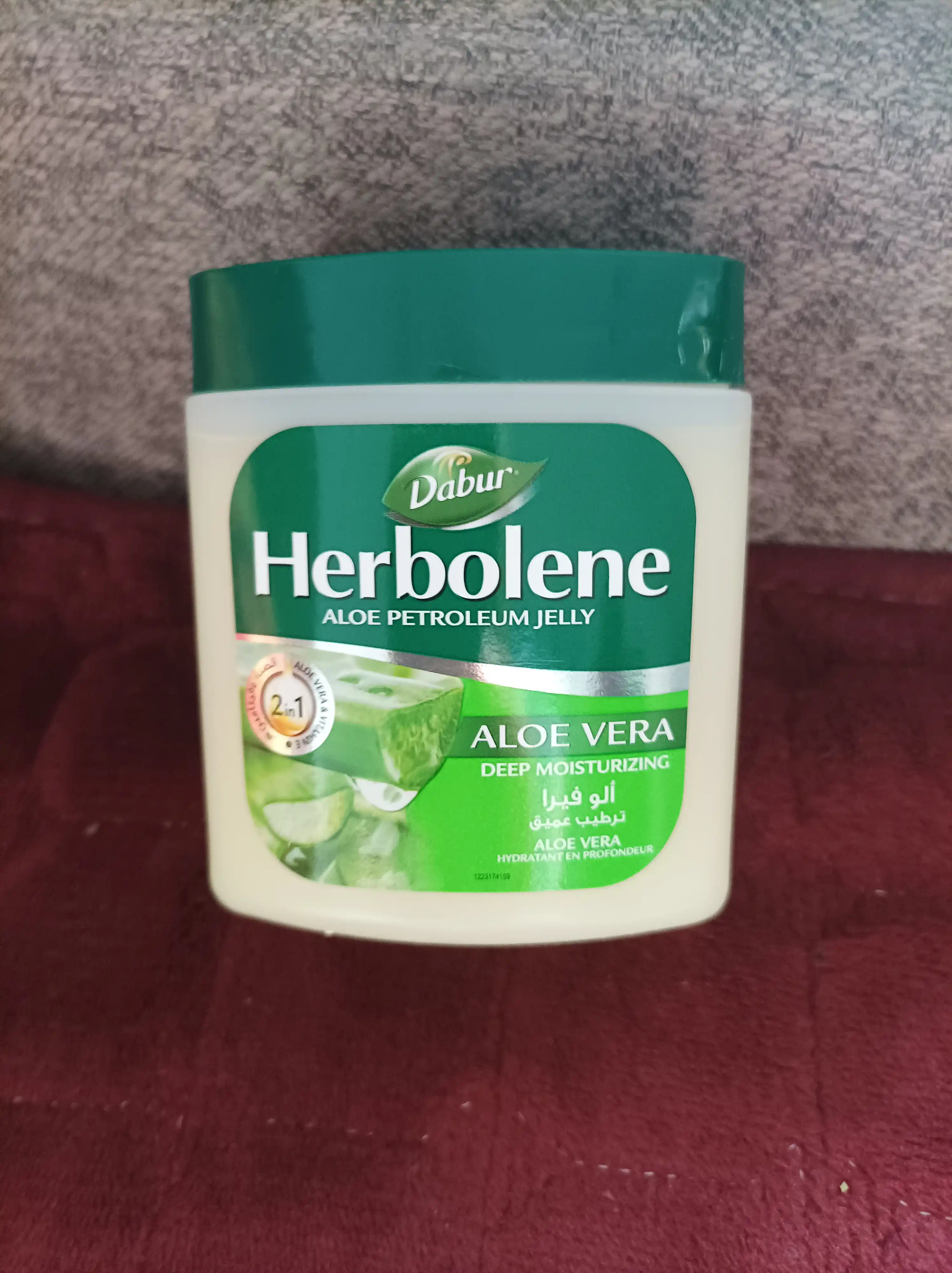 Vazelin Dabur Herbolene, aloe vera va E vitamin, yuz kremi, tana va lablar uchun