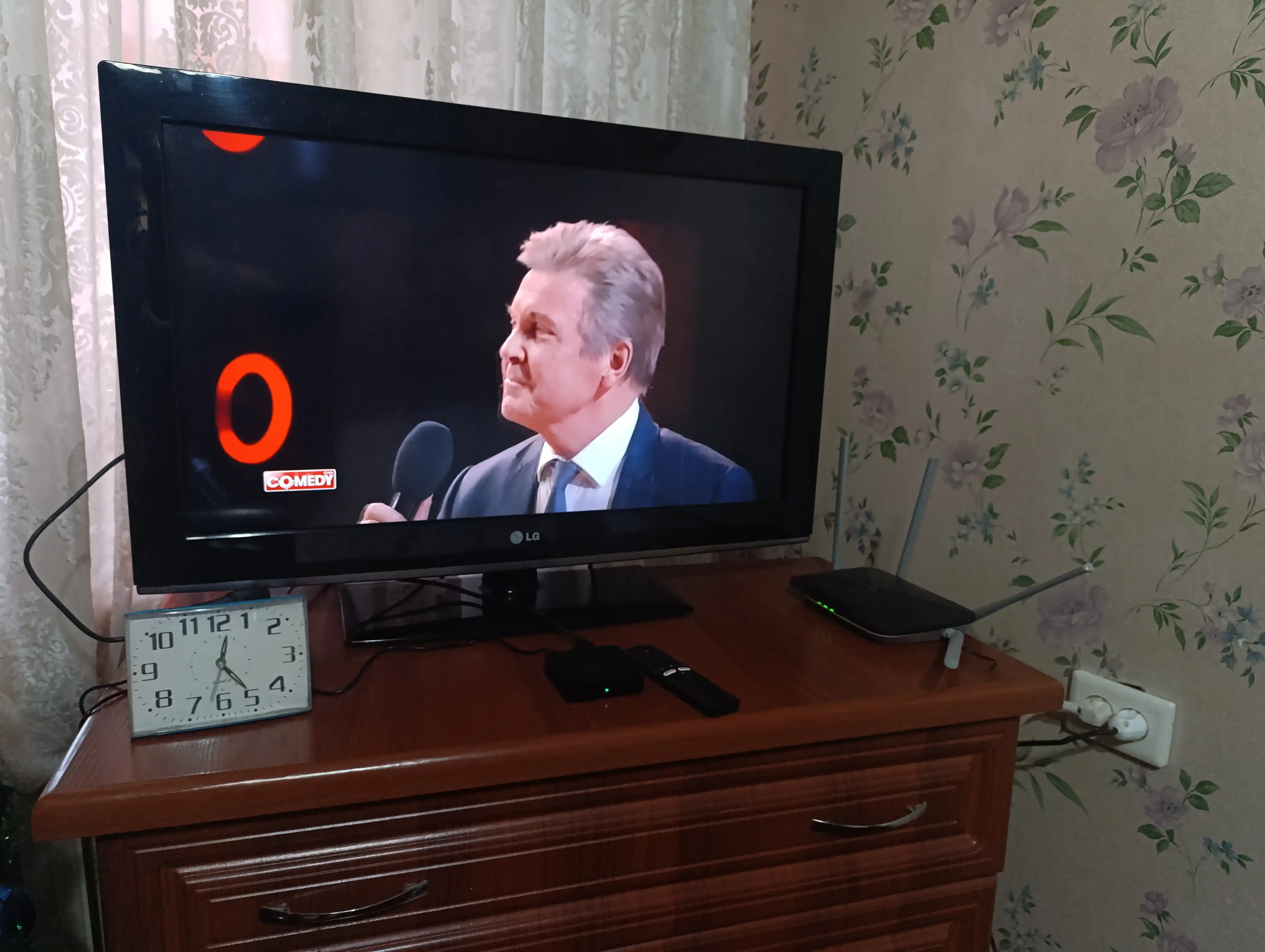 Приставка Android smart TV, Box Q5