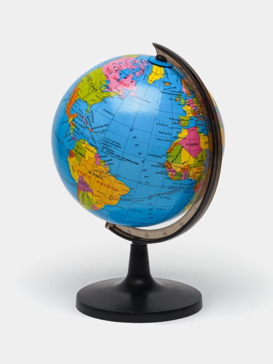 Jismoniy va siyosiy globus Globe, dumaloq ushagichda