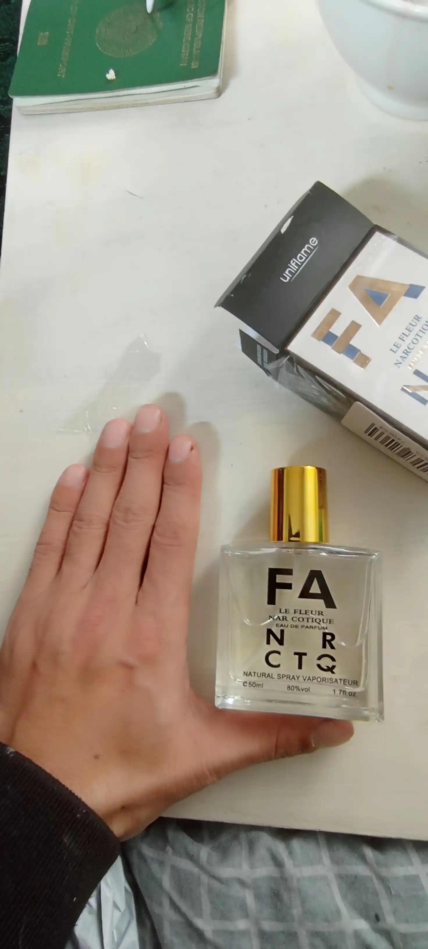 Parfyumlangan suv Le Fleur Narcos, erkaklar va ayollar uchun