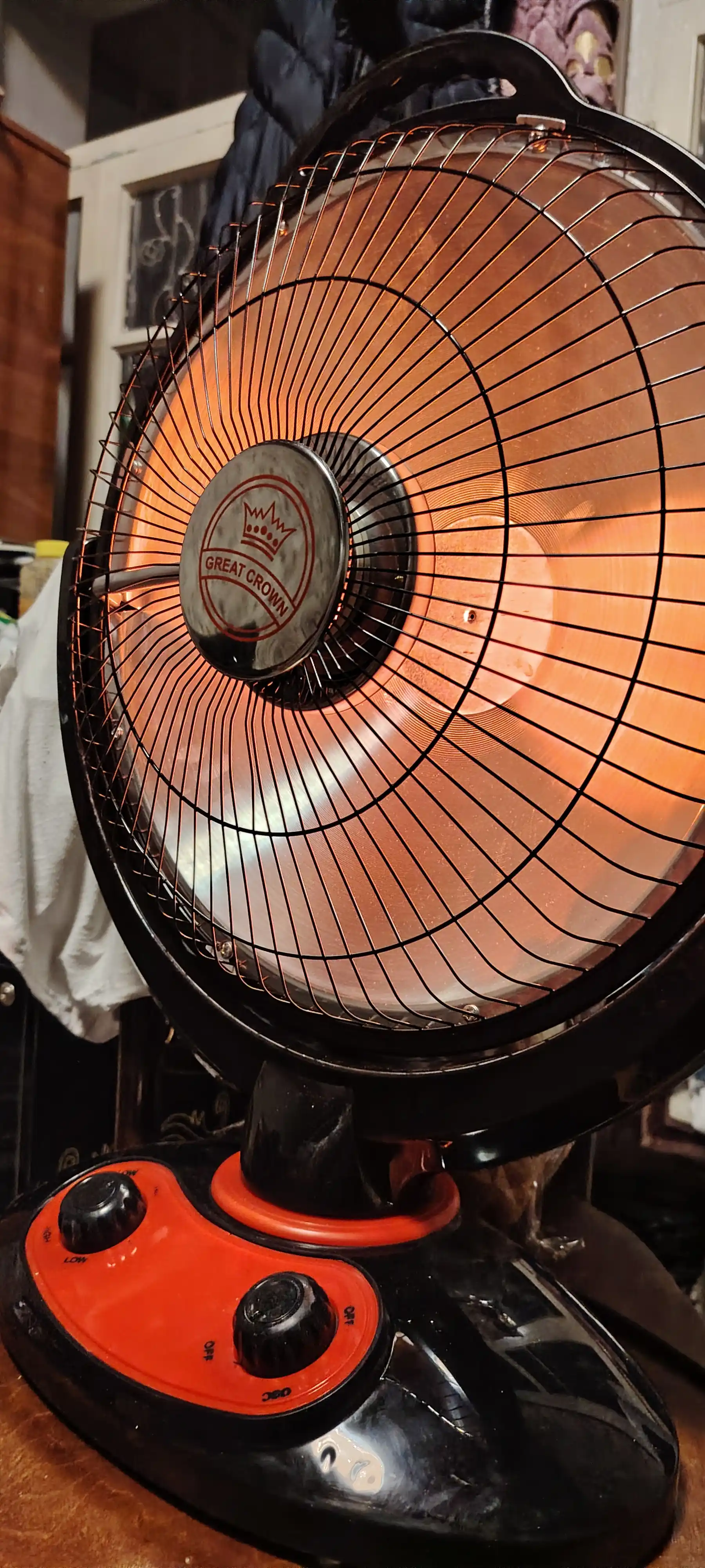Elektr isitgich quyosh, qora