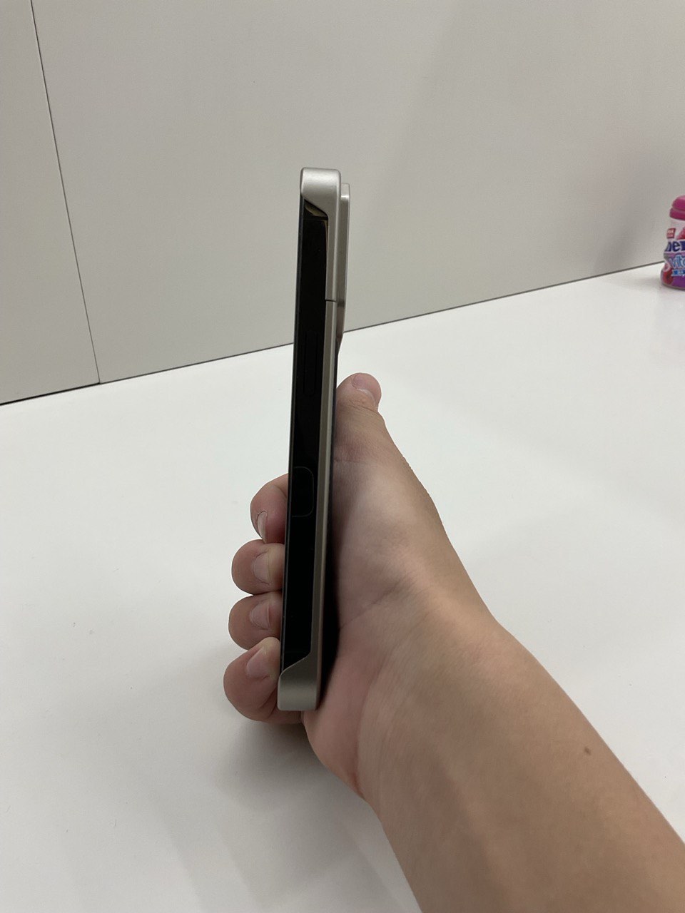 IPhone 14, 15, 16 Pro / Max, MagSafe uchun xushbo'y hidli charm metall g'ilof