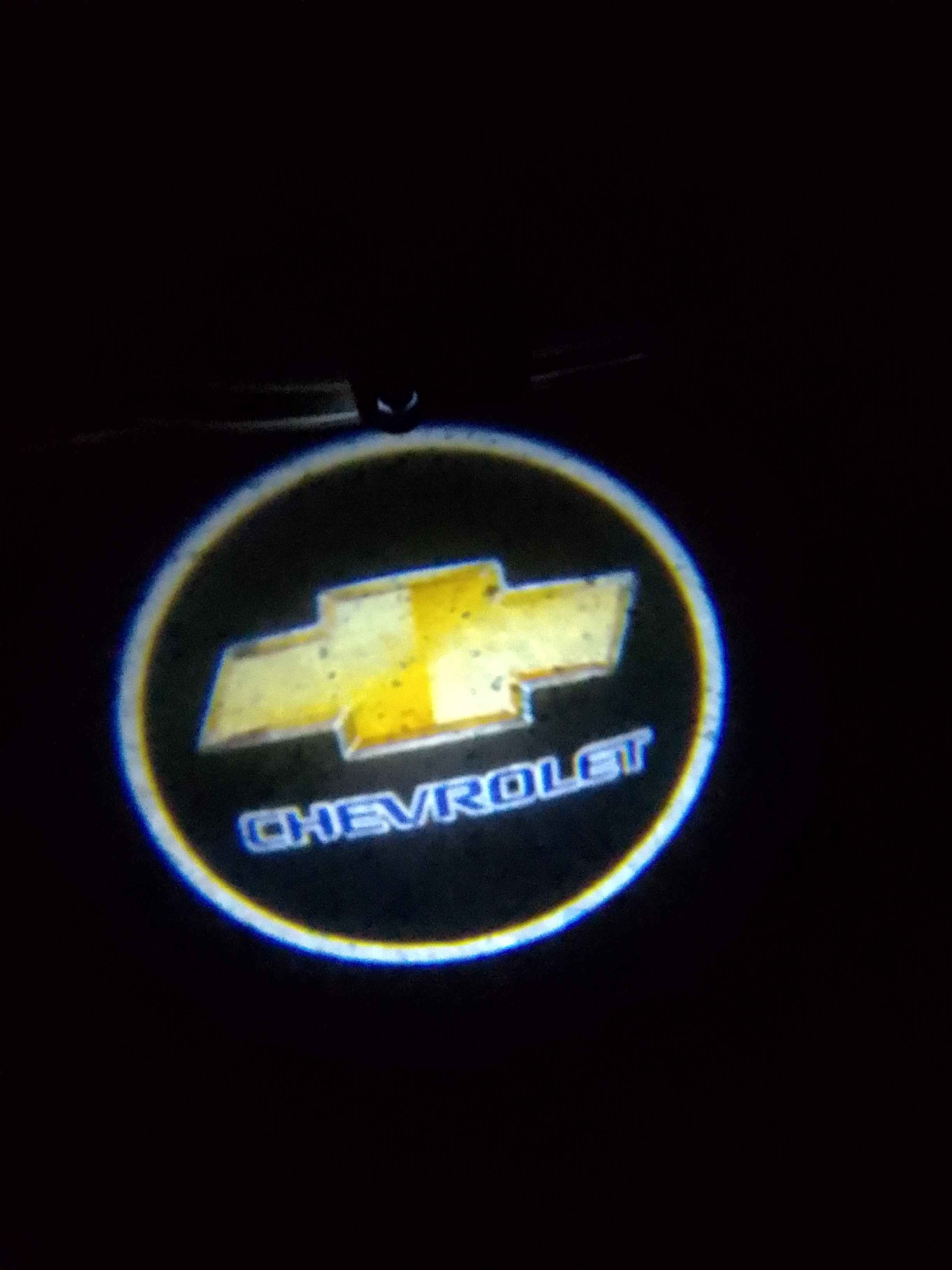 Svetodiod chiroq avtomobil eshigi uchun, Chevrolet logotipli, 1 dona