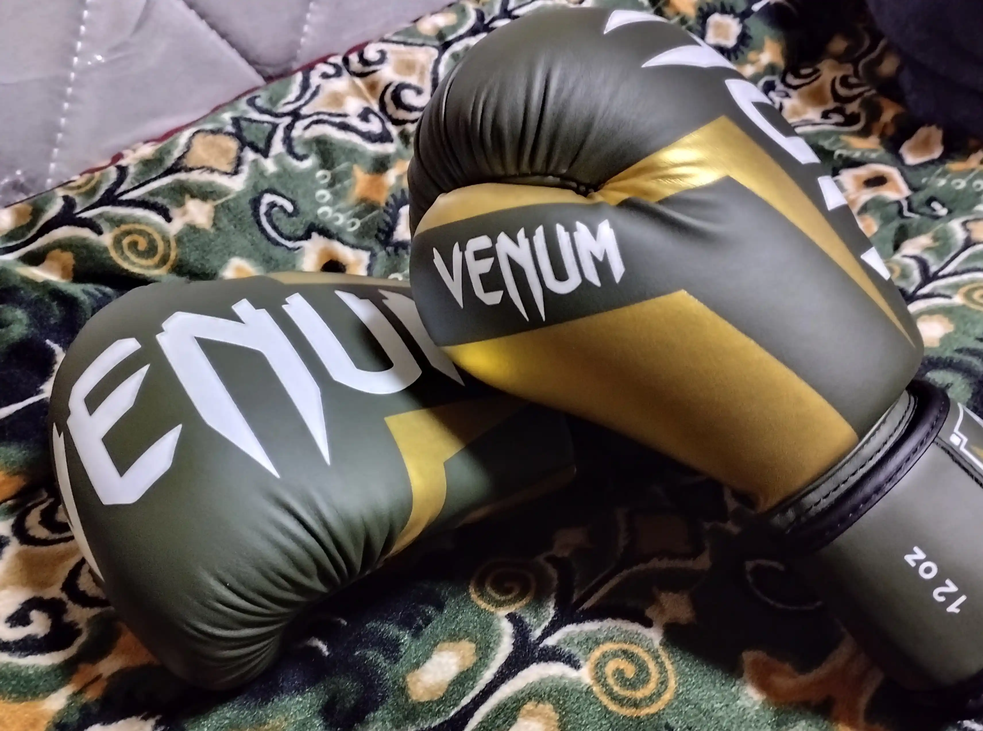 Боксерские перчатки Venum, Elite, 2026