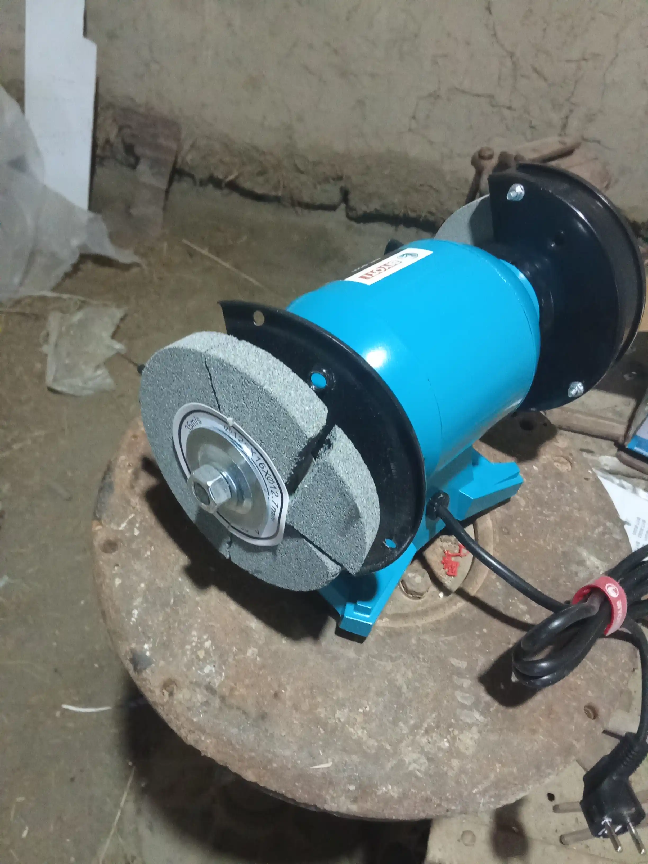 Biyoti charx apparati 125 mm: 150 Vt, 2950 ayl/daq, himoya oynalari (BYT-BG01)