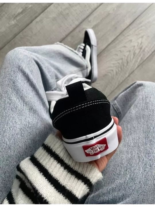 Vans uslubidagi ayollar kedi – faollik va uslub uyg‘unligi