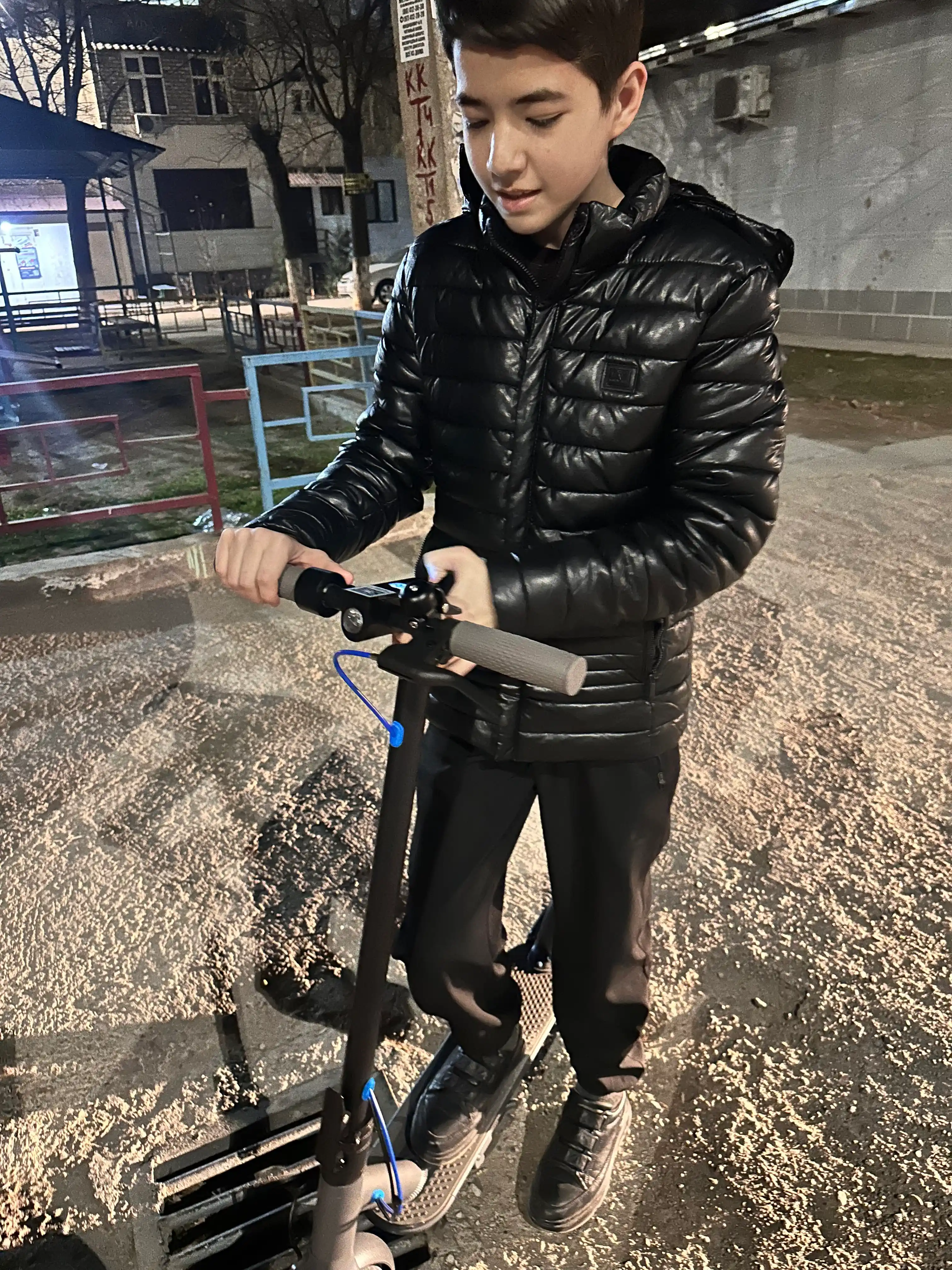 Elektr samokat KECHTE M1 Electric Scooter, 8.5"YM-E02