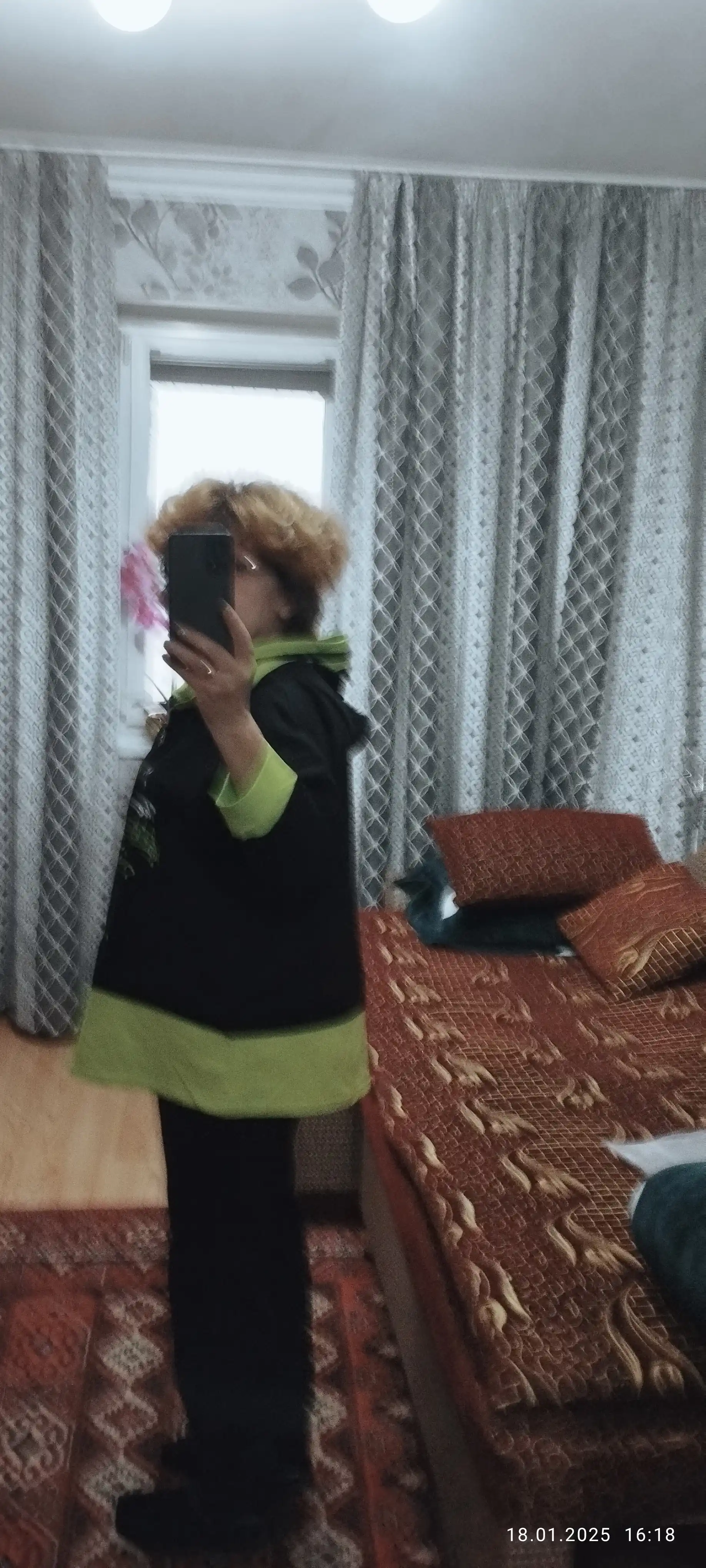 Ayollar uchun kapyushonli katta olchamdagi sport kostyumi