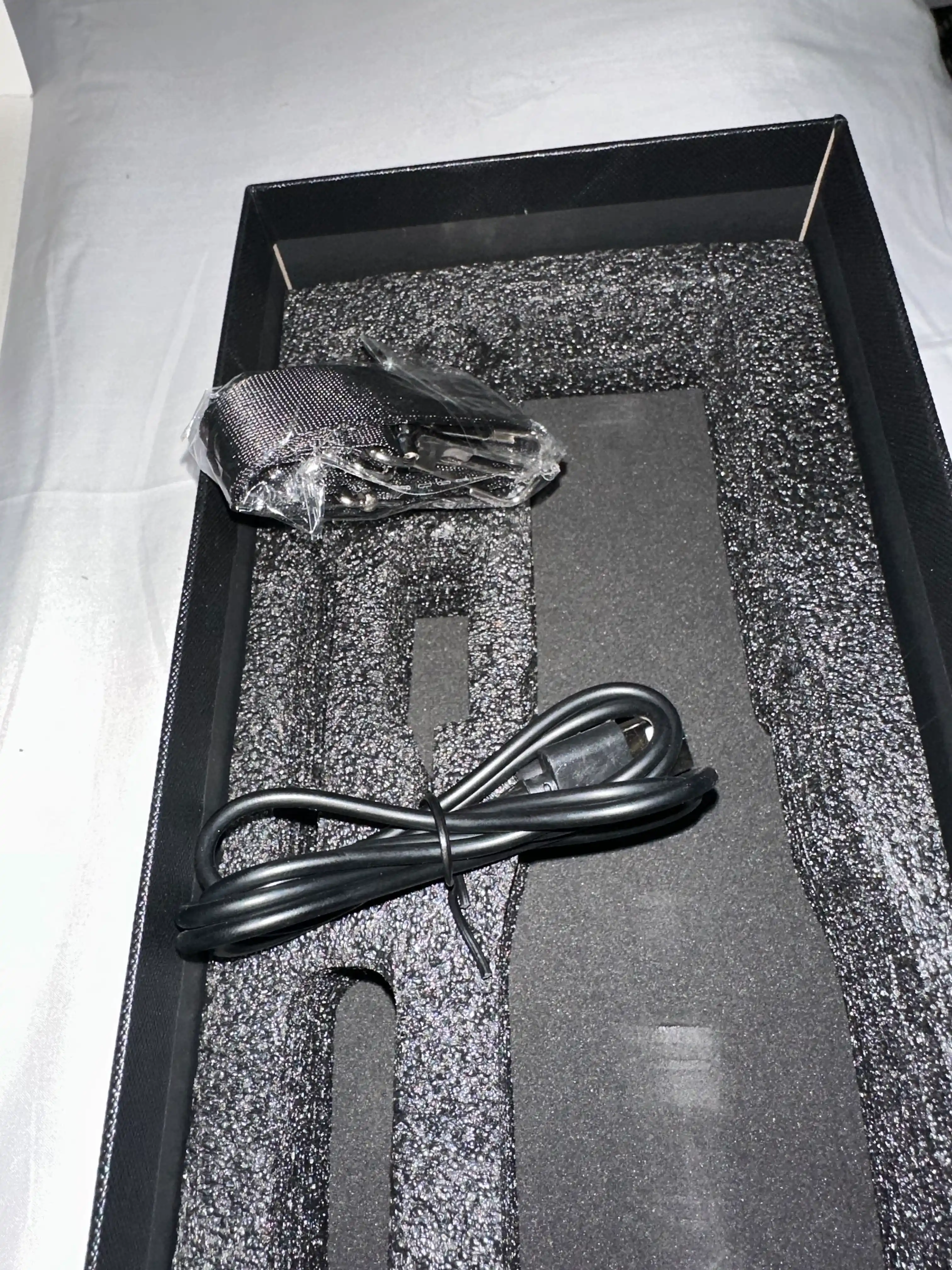 Lazerli qo'l fonar, qayta zaryadlanuvchi, akkumulyatorli chiroq Power Bank bilan