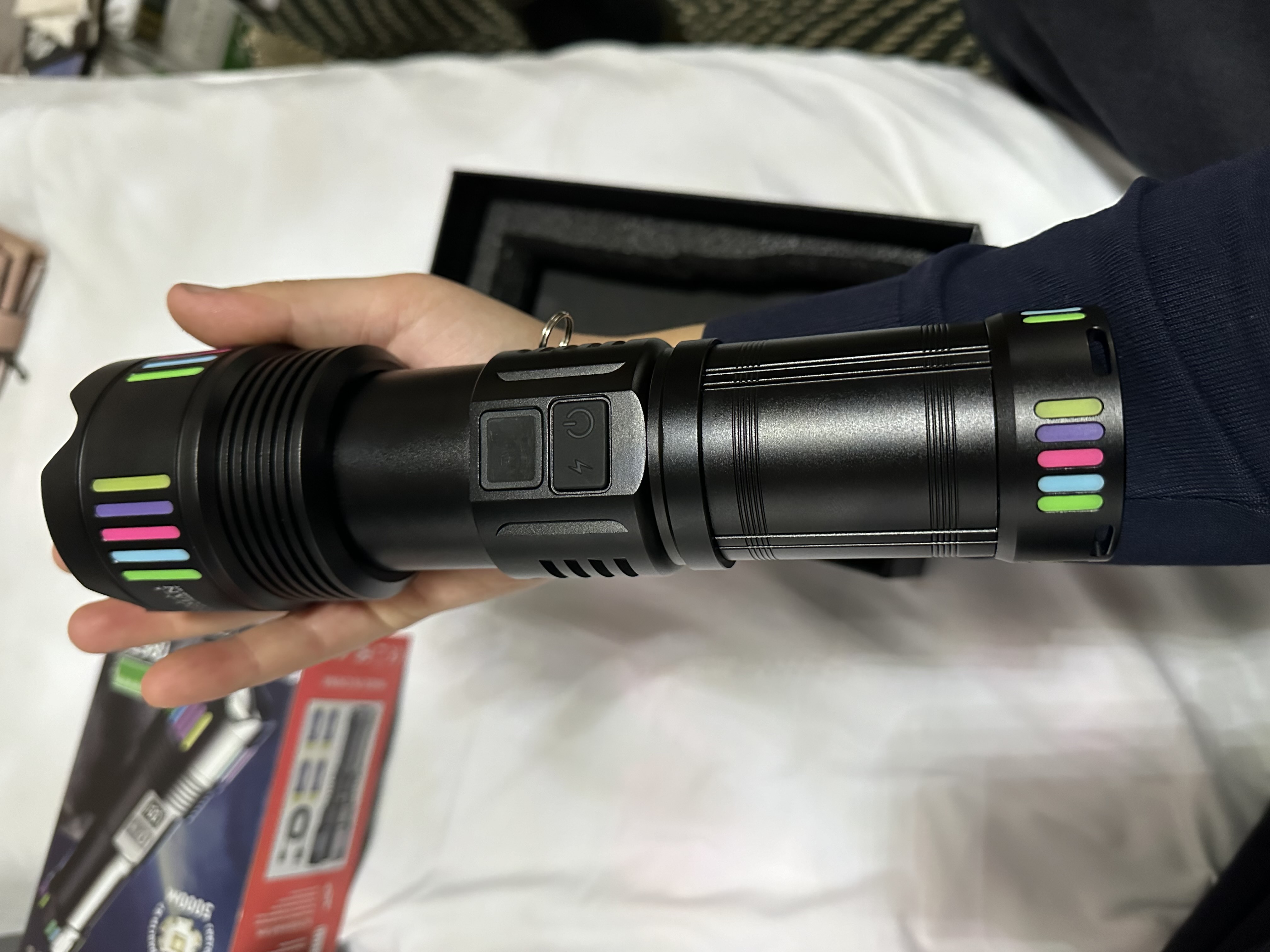 Lazerli qo'l fonar, qayta zaryadlanuvchi, akkumulyatorli chiroq Power Bank bilan