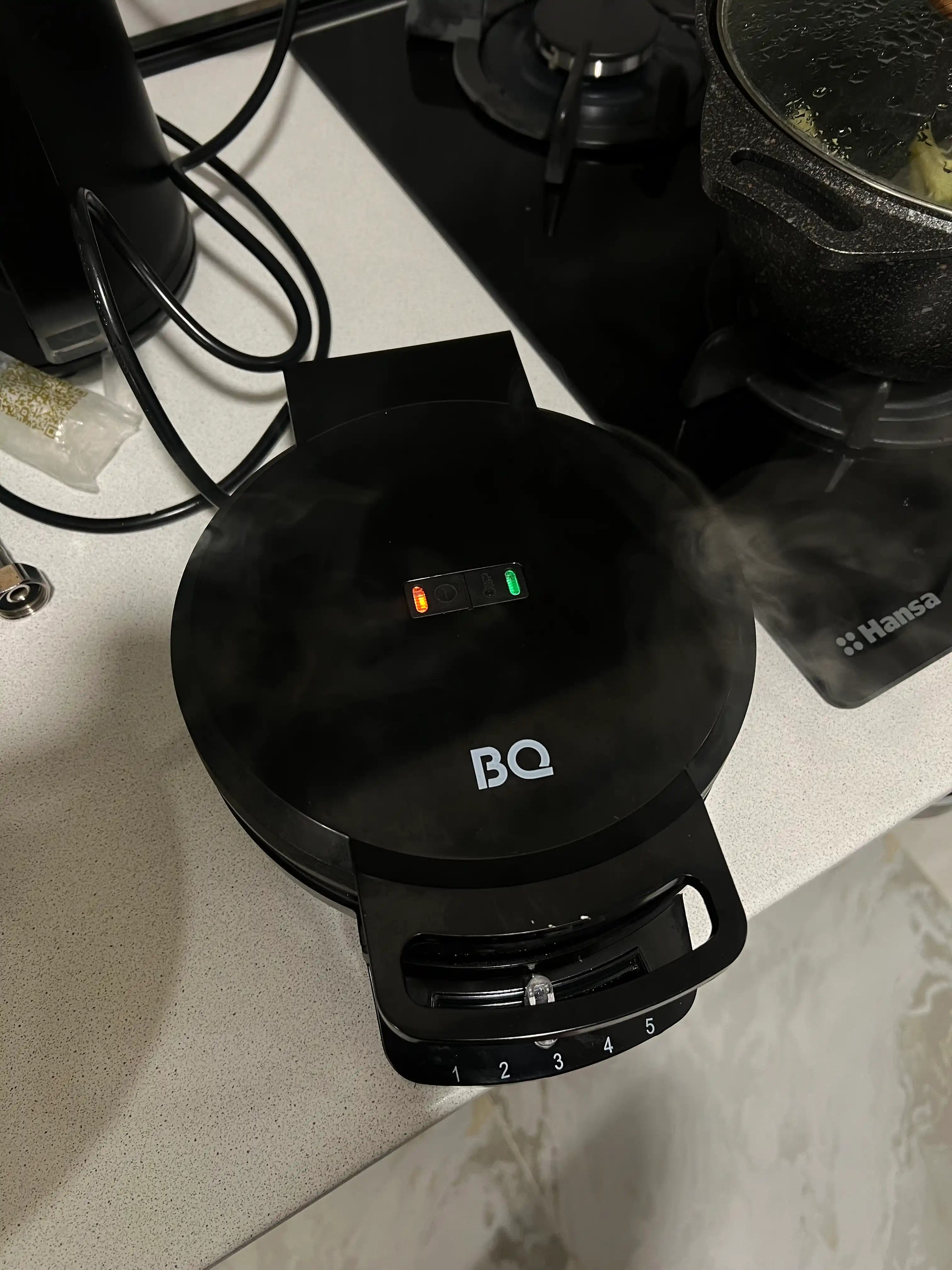 Vafelnitsa, vaflilar uchun mini-vafelnik BQ ST1001, Non-Stick PRO yonginga qarshi qoplamasi