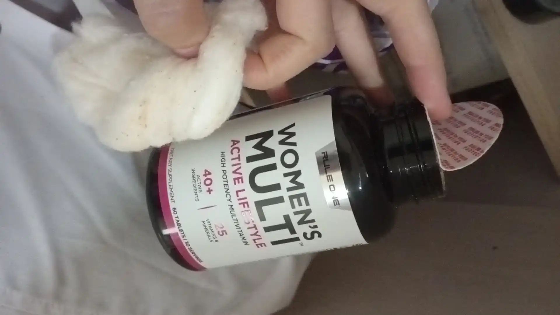 Ayollar vitamin kompleksi Rule One Womens Train Daily, 60 ta kapsula