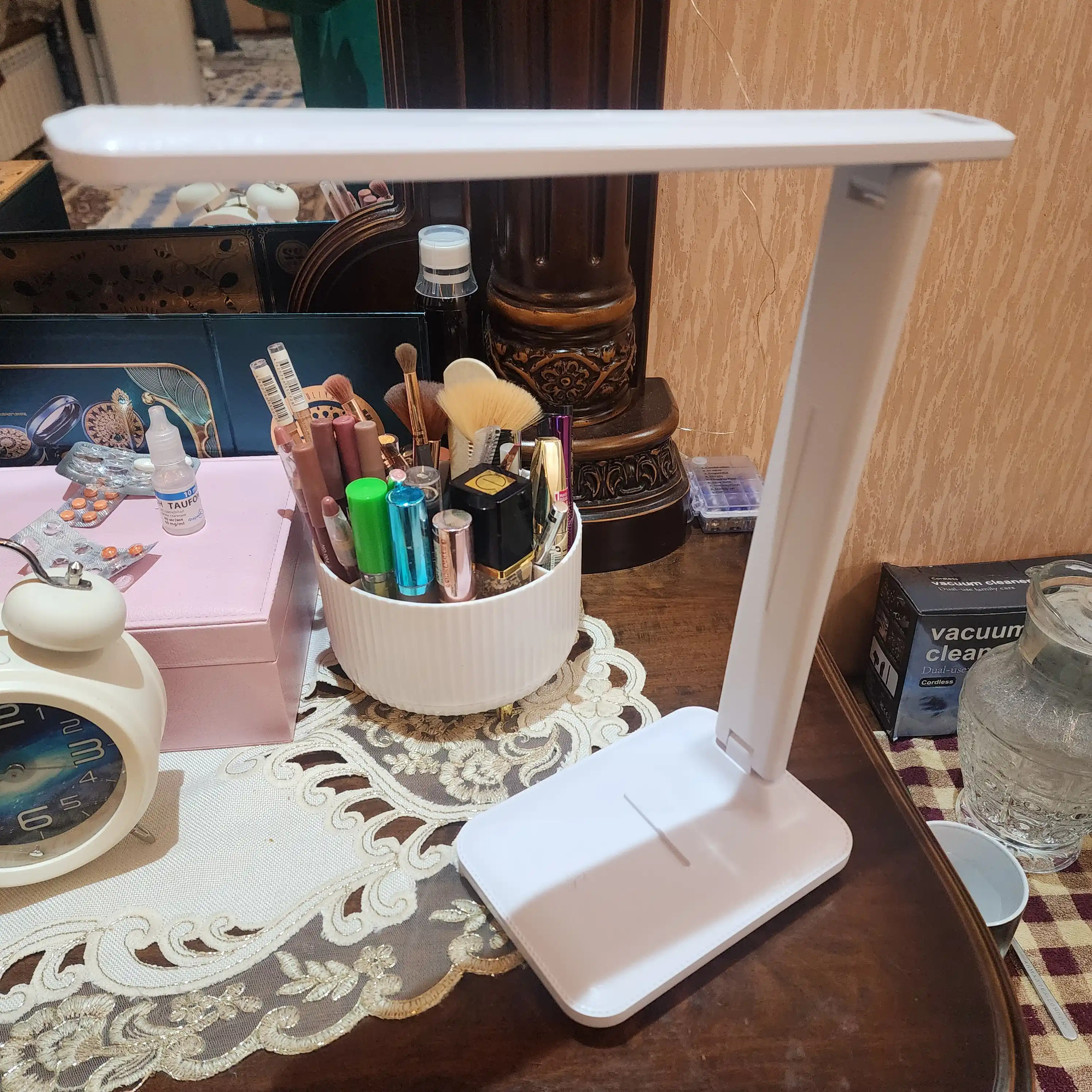LED stol chiroqi o'rnatilgan batareya