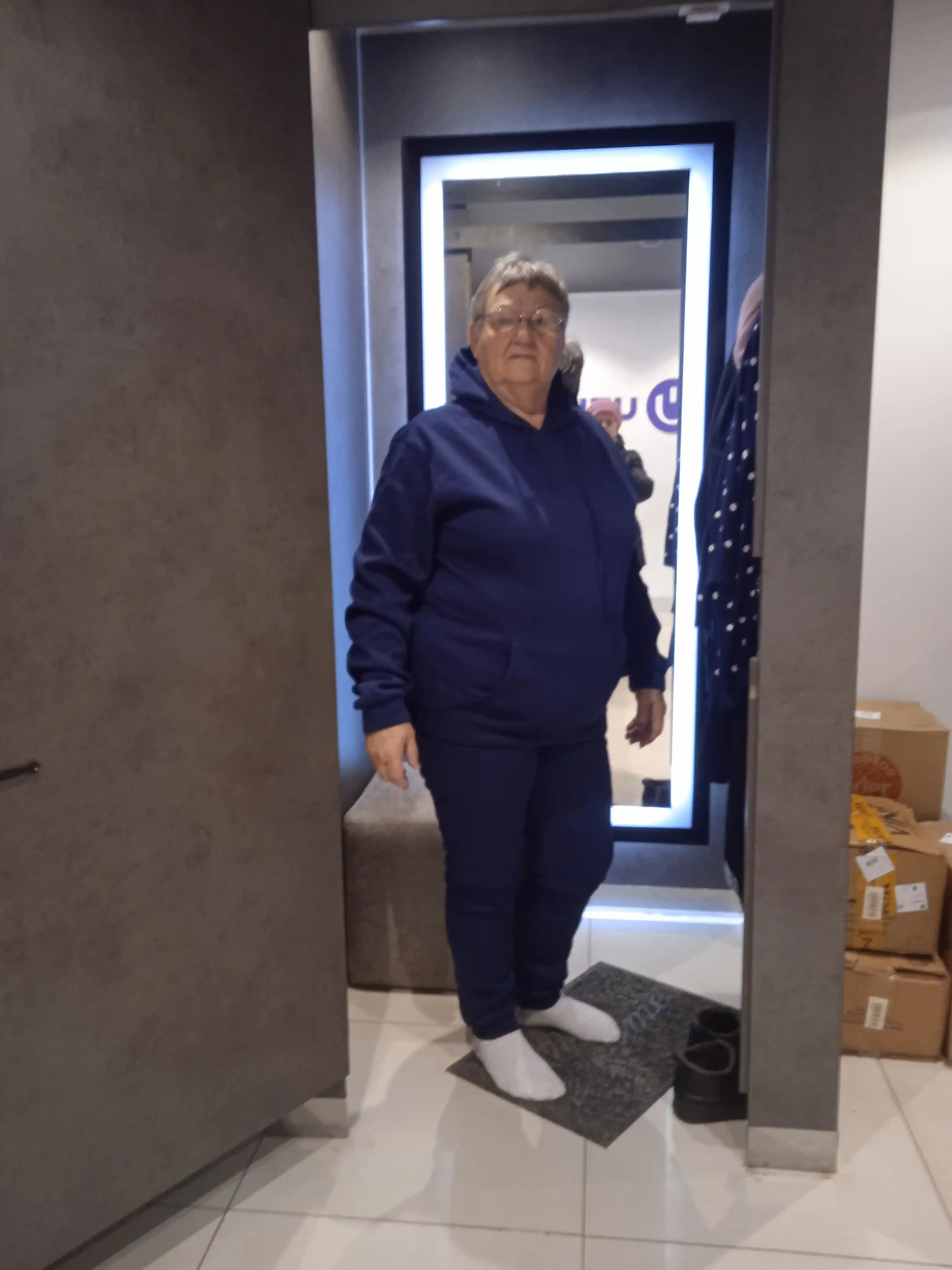 Ayollar uchun sport kostyumi, issiq, qalpoqchali xudi va shim