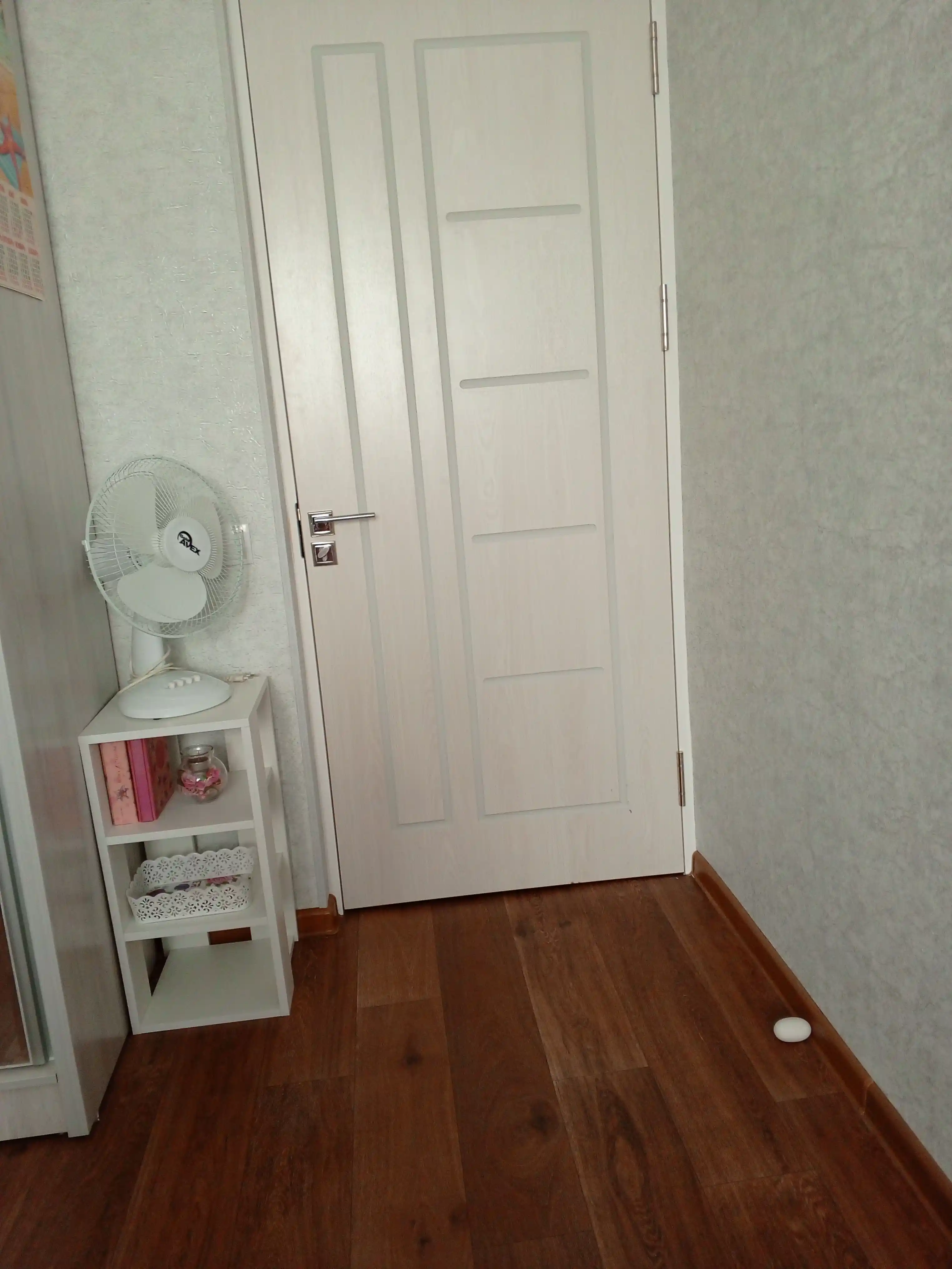 Universal tumba KUB44, 3 tokchali, LDSP, 60x30x30 sm, yig‘ilgan holatda