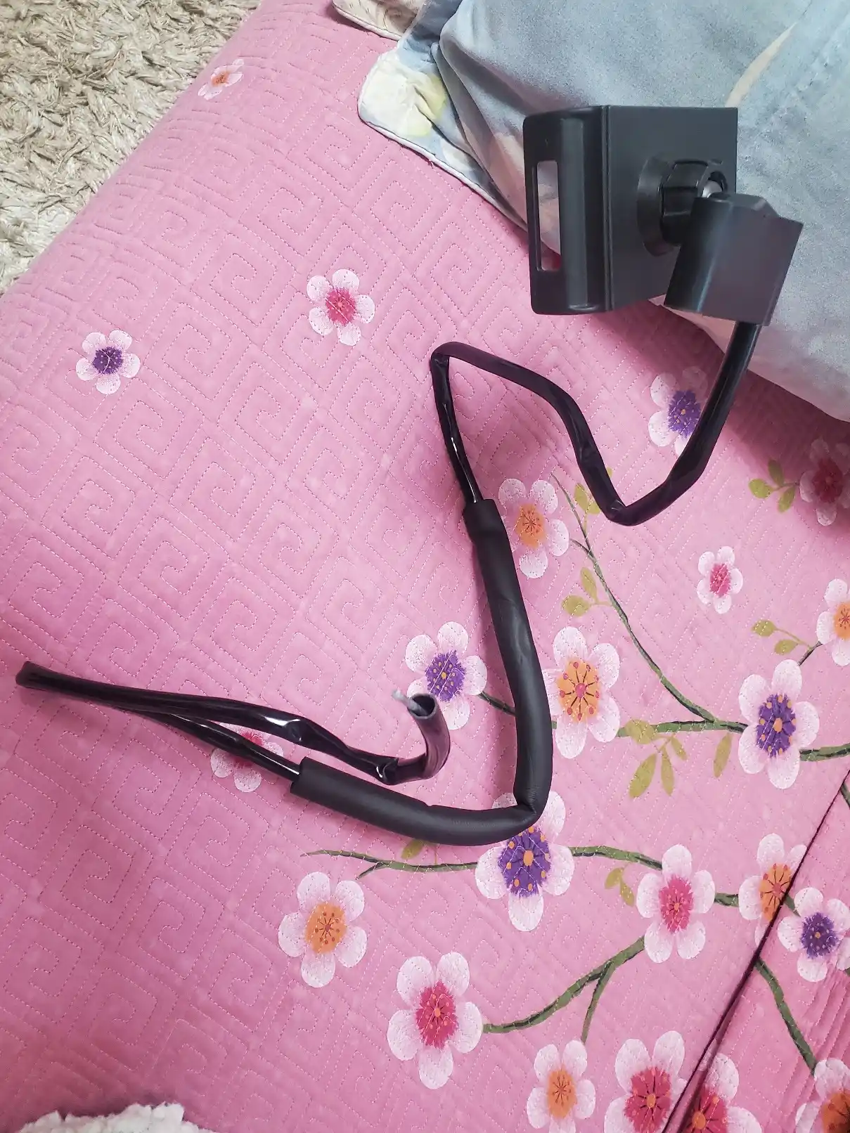 Moslashuvchan smartfon telefon ushlagichi