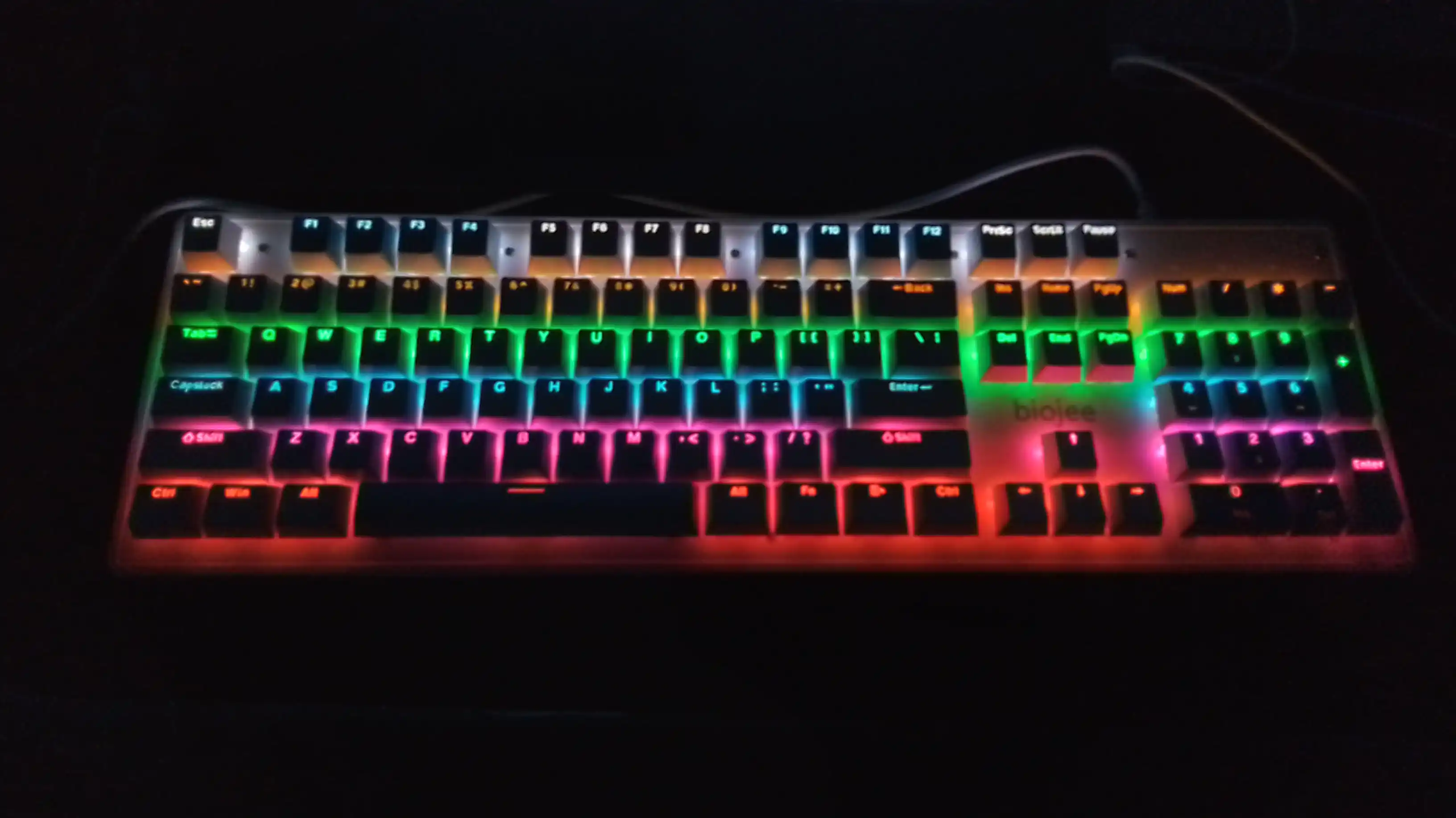 O'yin mexanik klaviaturasi BIOJJE 104 tugmalari RGB yoritilgan