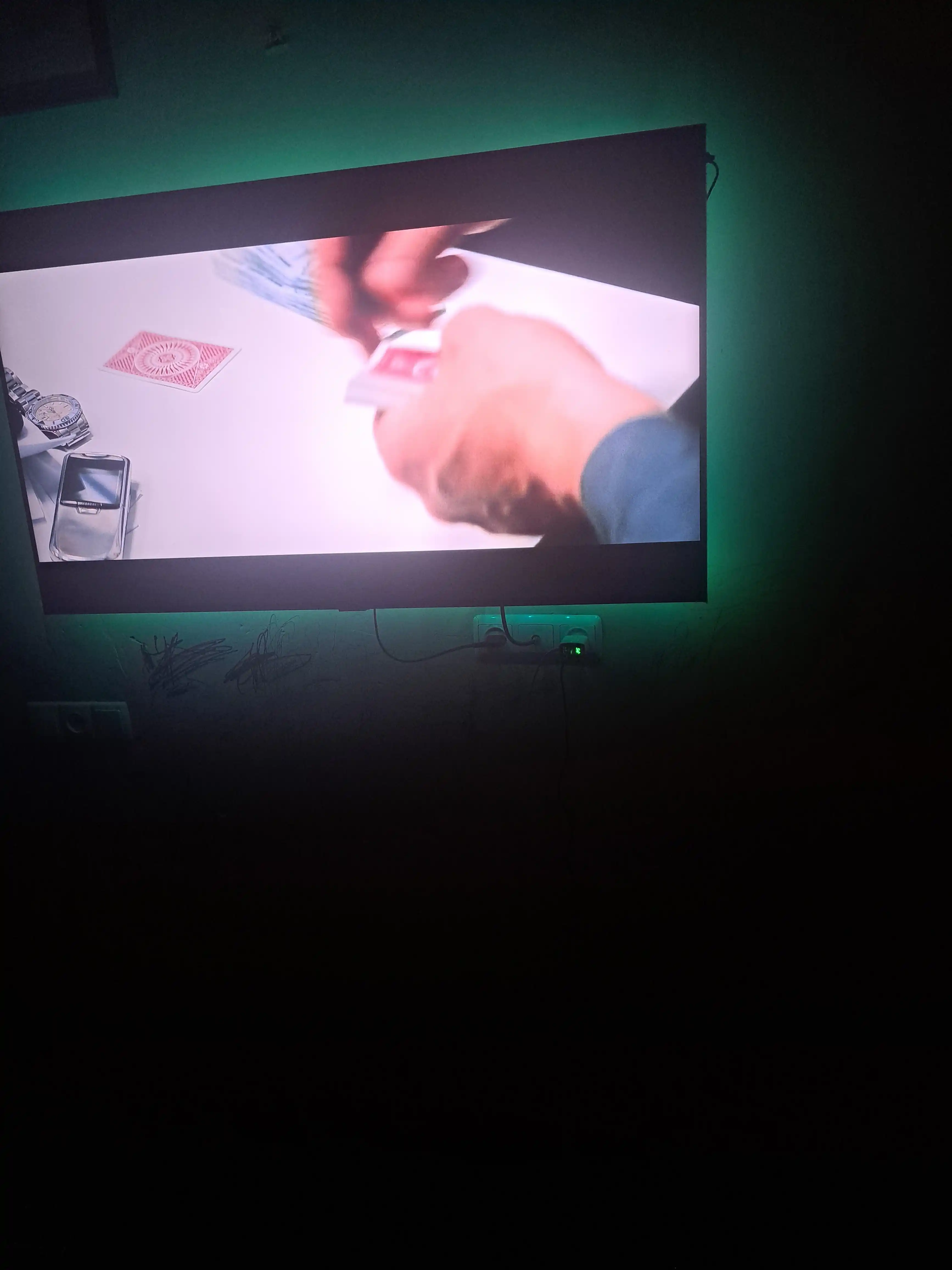 Rangli LED tasmasi, masofadan boshqarish pulti va telefon orqali boshqariladigan, 5 metr