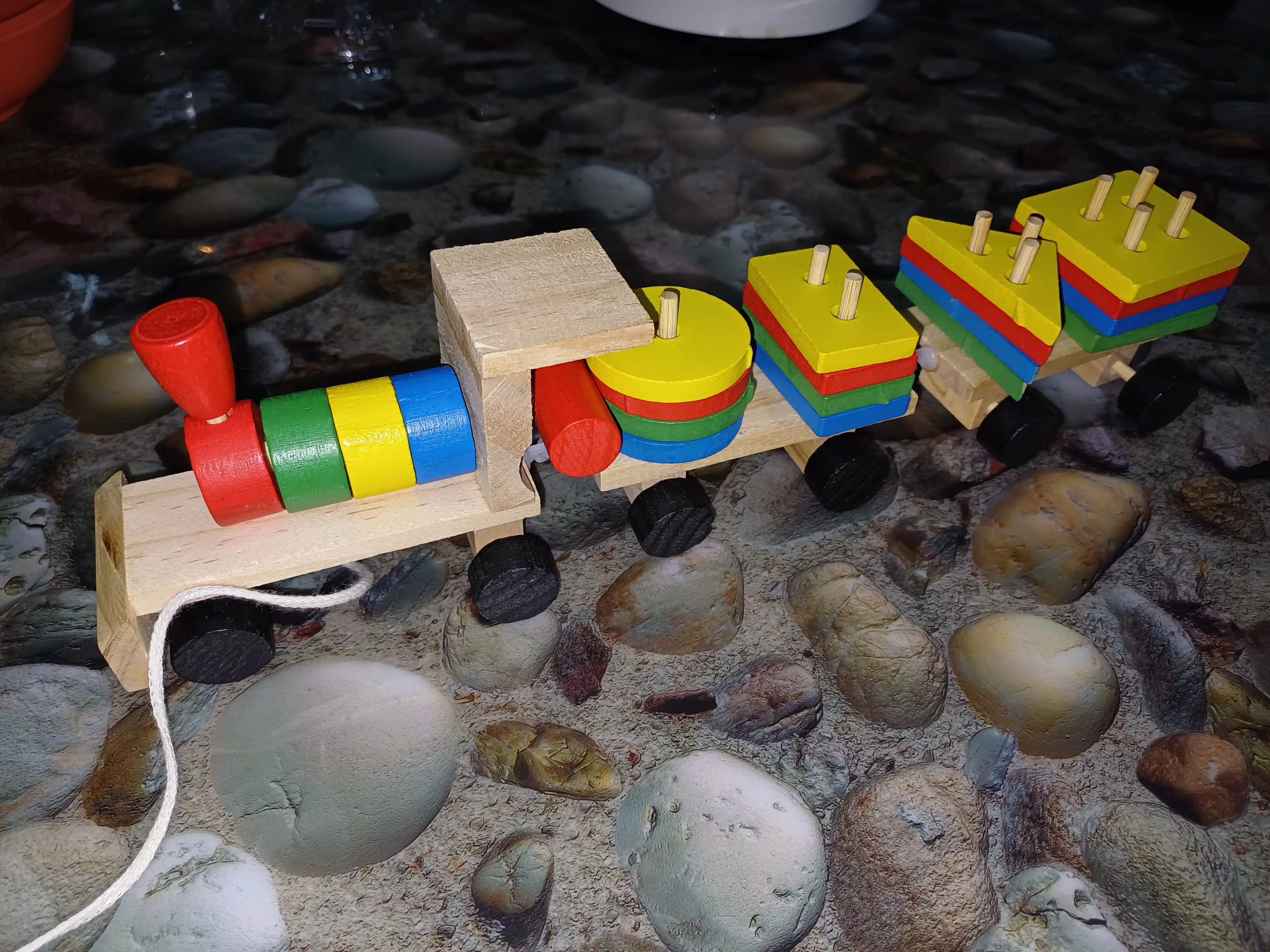 Rivojlantiruvchi o'yinchoq, bolalar uchun sorter, parovoz Montessori saralovchi