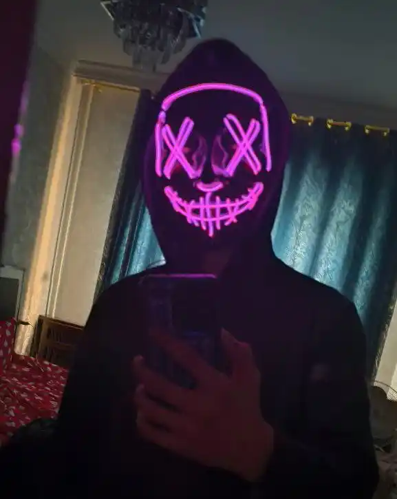Yorqin, neon, karnaval niqobi