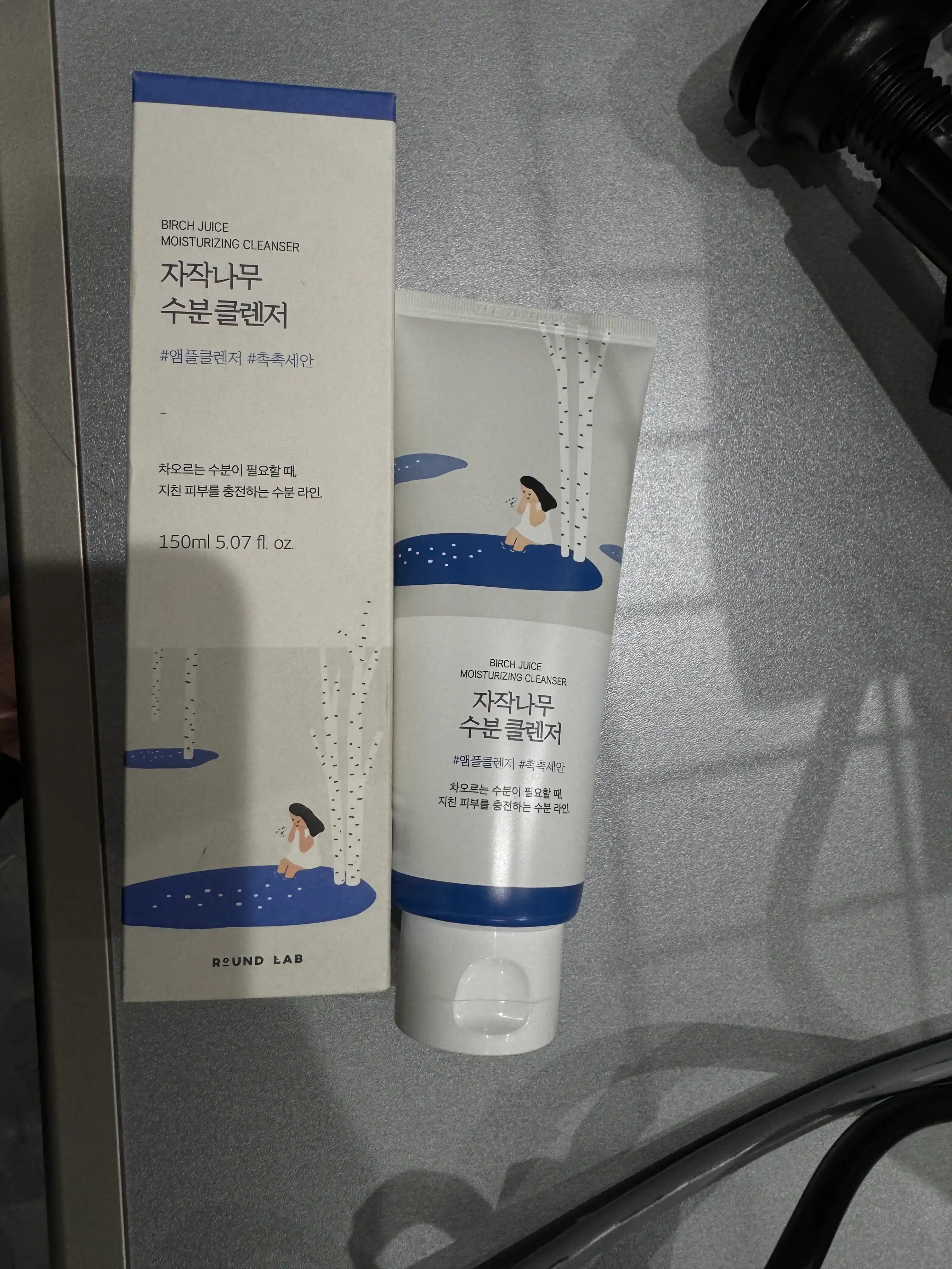 Qayin sharbati bilan yuvish uchun ko'pik Round Lab Birch Juice Moisturizing Cleanser 150 ml