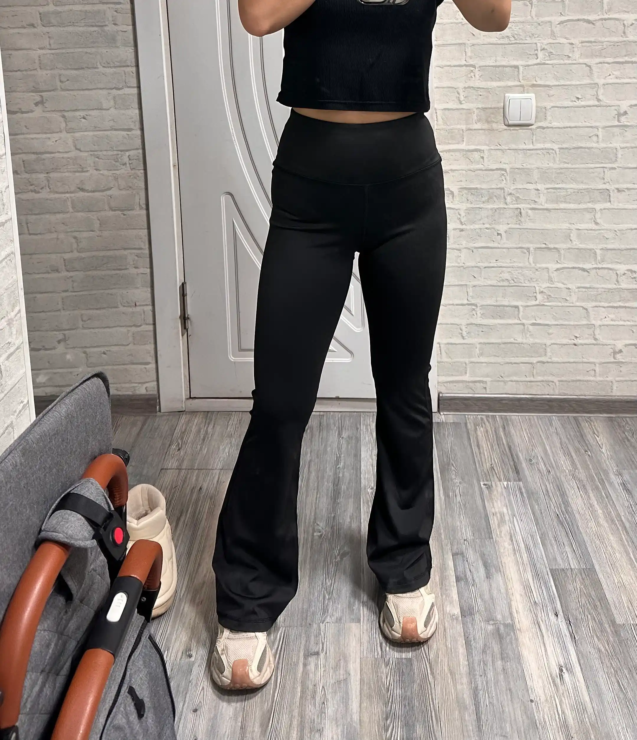 Леггинсы клеш FIT женские облегающие скимс штаны, для спорта и повседневной носки