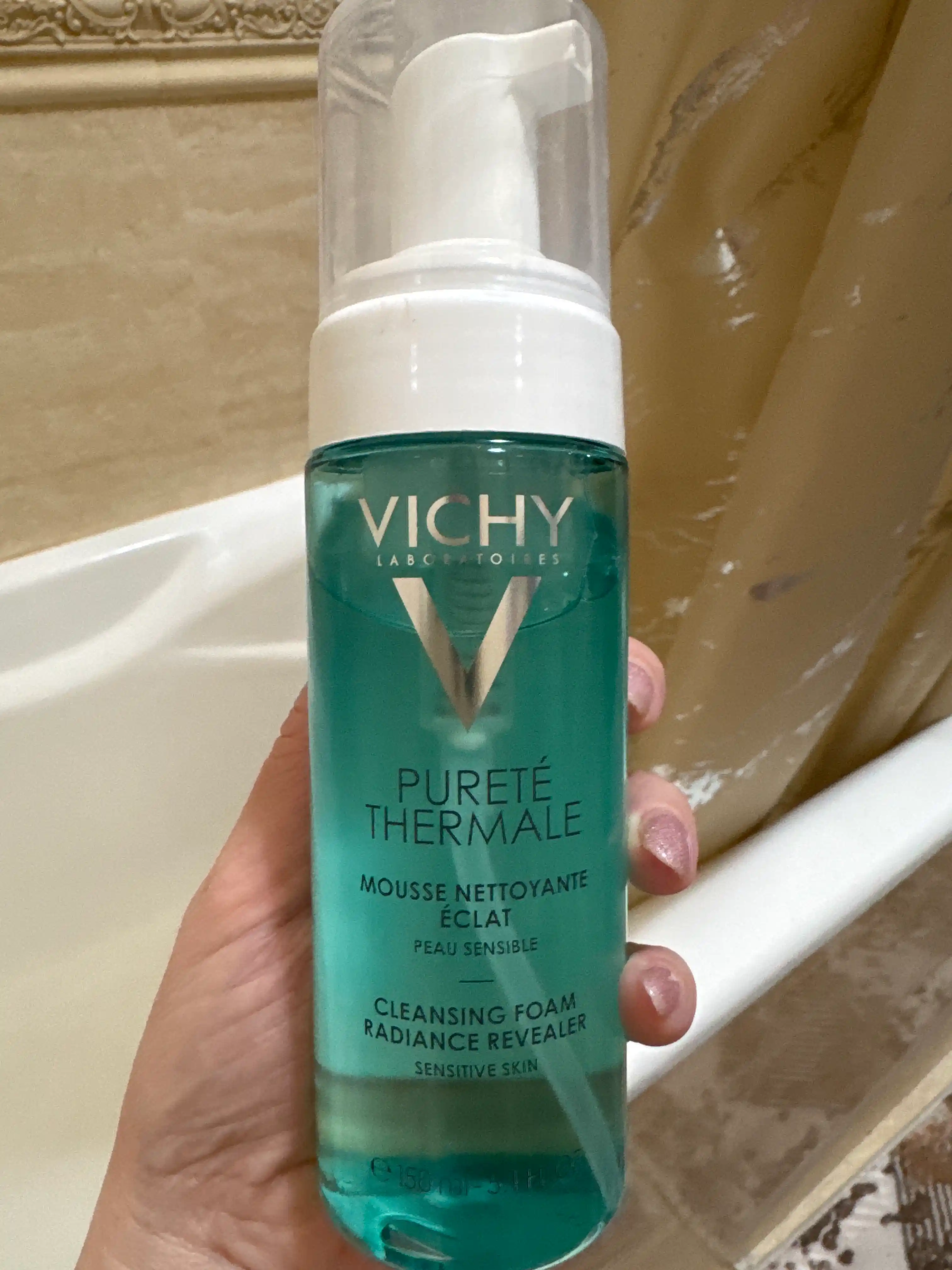 VICHY PURETE THERMALE Очищающая пенка, придающая сияние, для чувствительной кожи, 150 мл