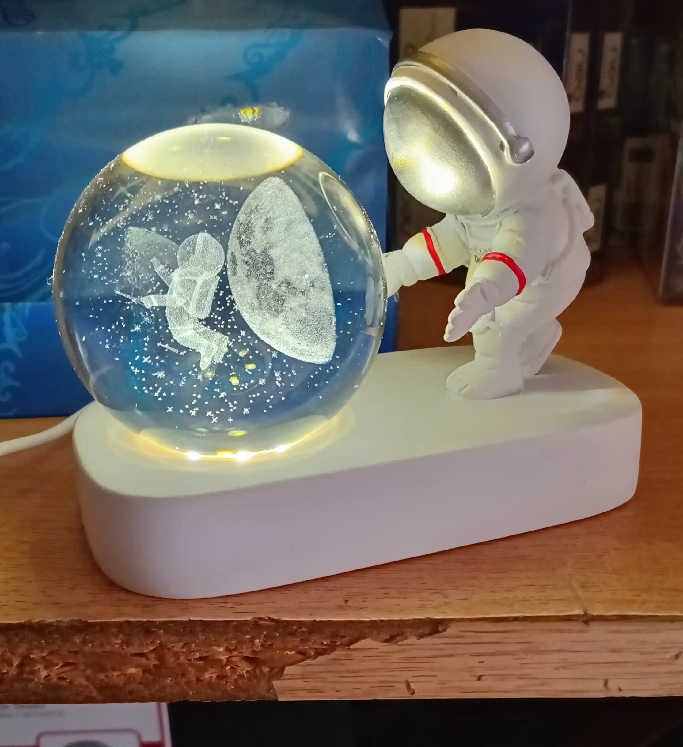 Ночник Космонавт и хрустальный шар, USB