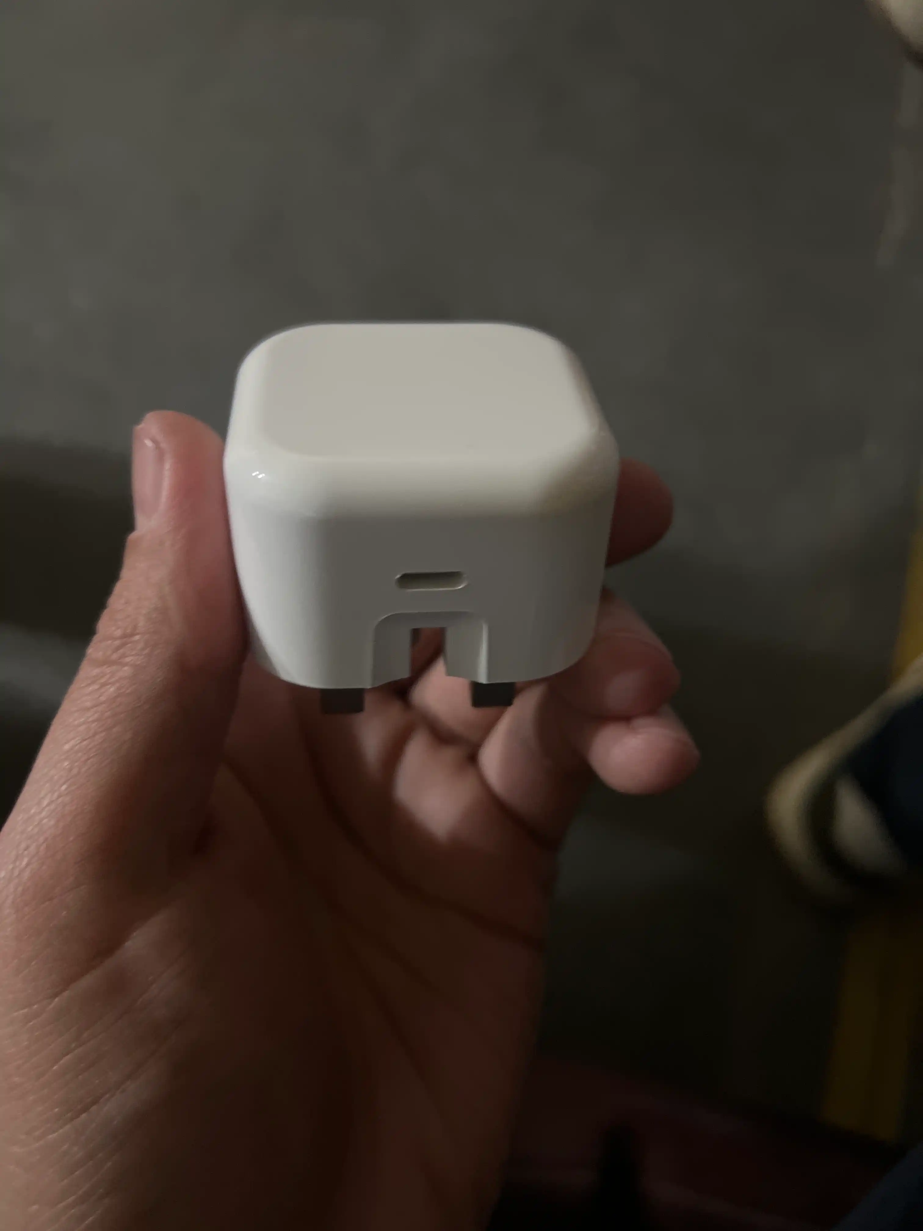Zaryadlovchi, adapter iPhone, Type-C 20W, Apple 20W, 3pin, A2344
