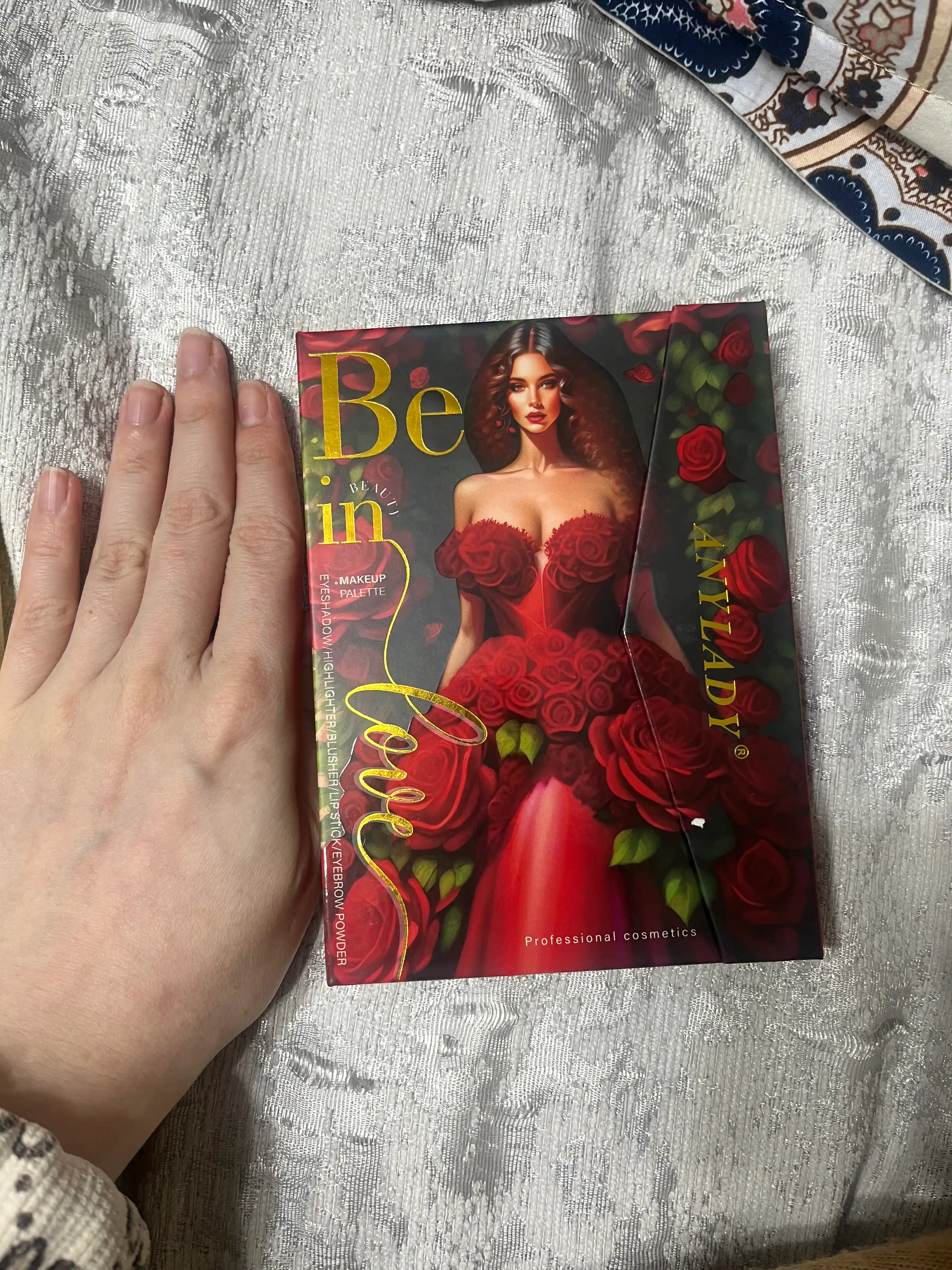 Палетка теней для век, большая