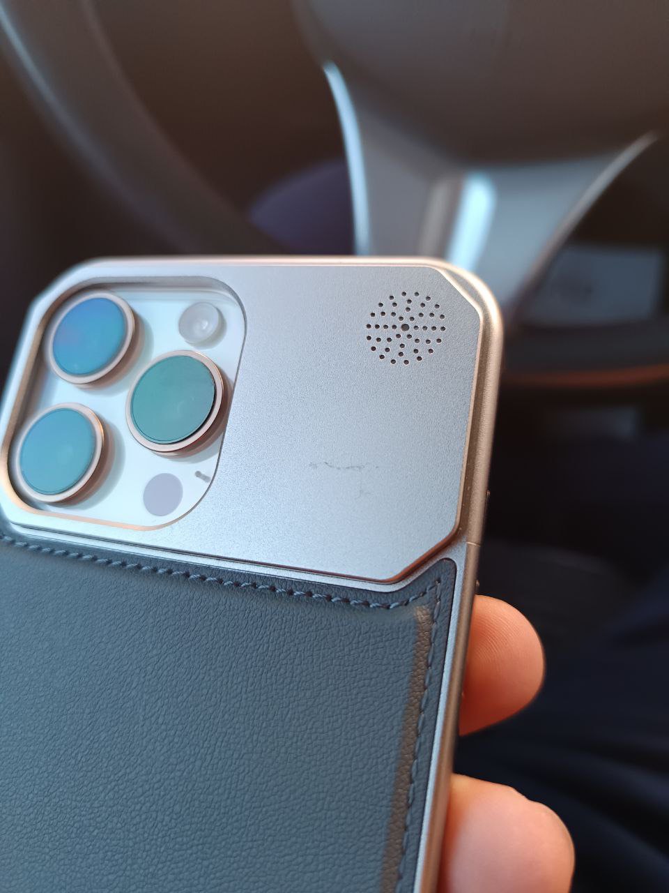 IPhone 14, 15, 16 Pro / Max, MagSafe uchun xushbo'y hidli charm metall g'ilof