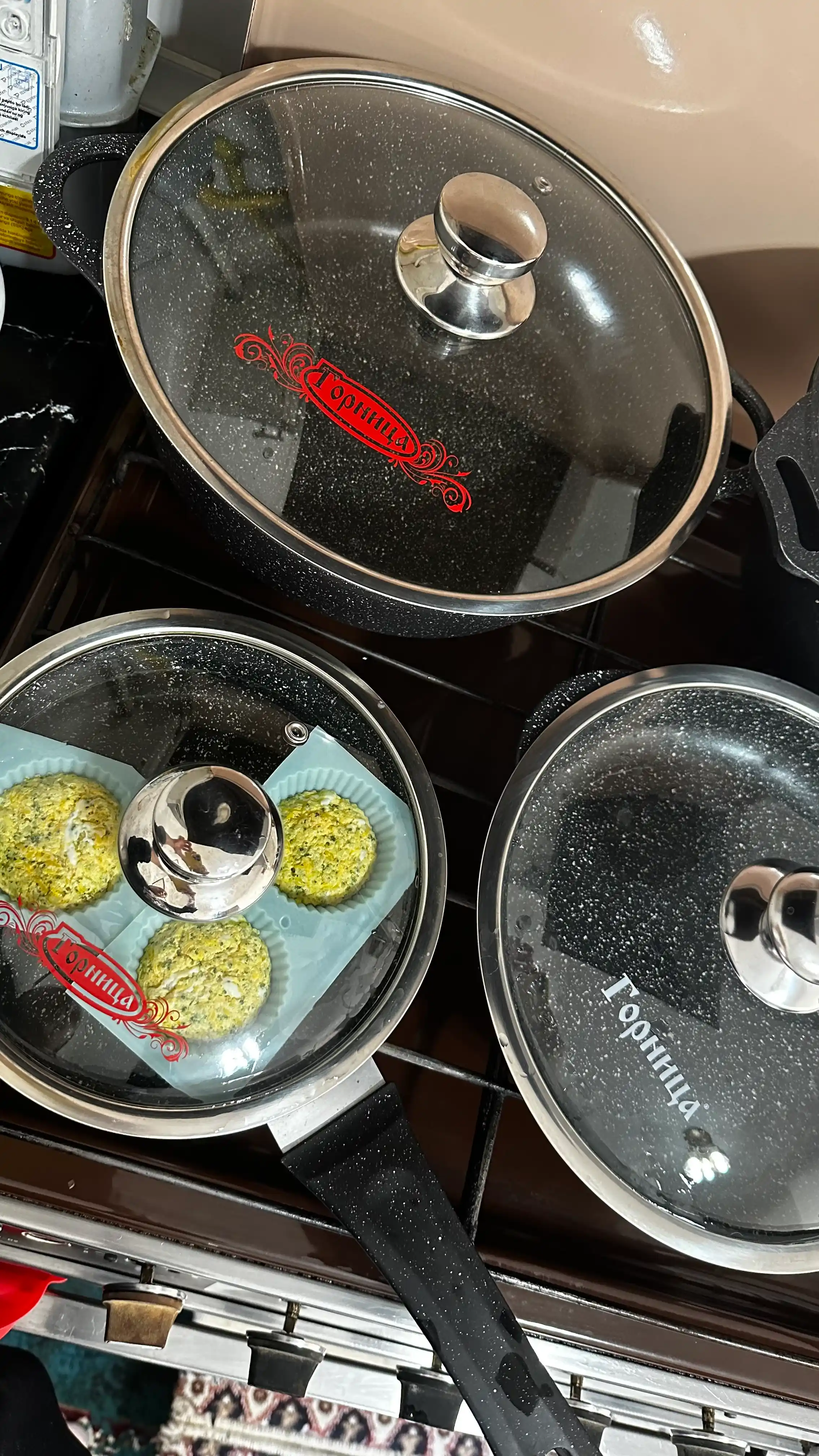 Tova Gornitsa, o'rtacha chuqur, shisha qopqoq, yopishmaydigan qoplamali, 24, 26, 28 sm