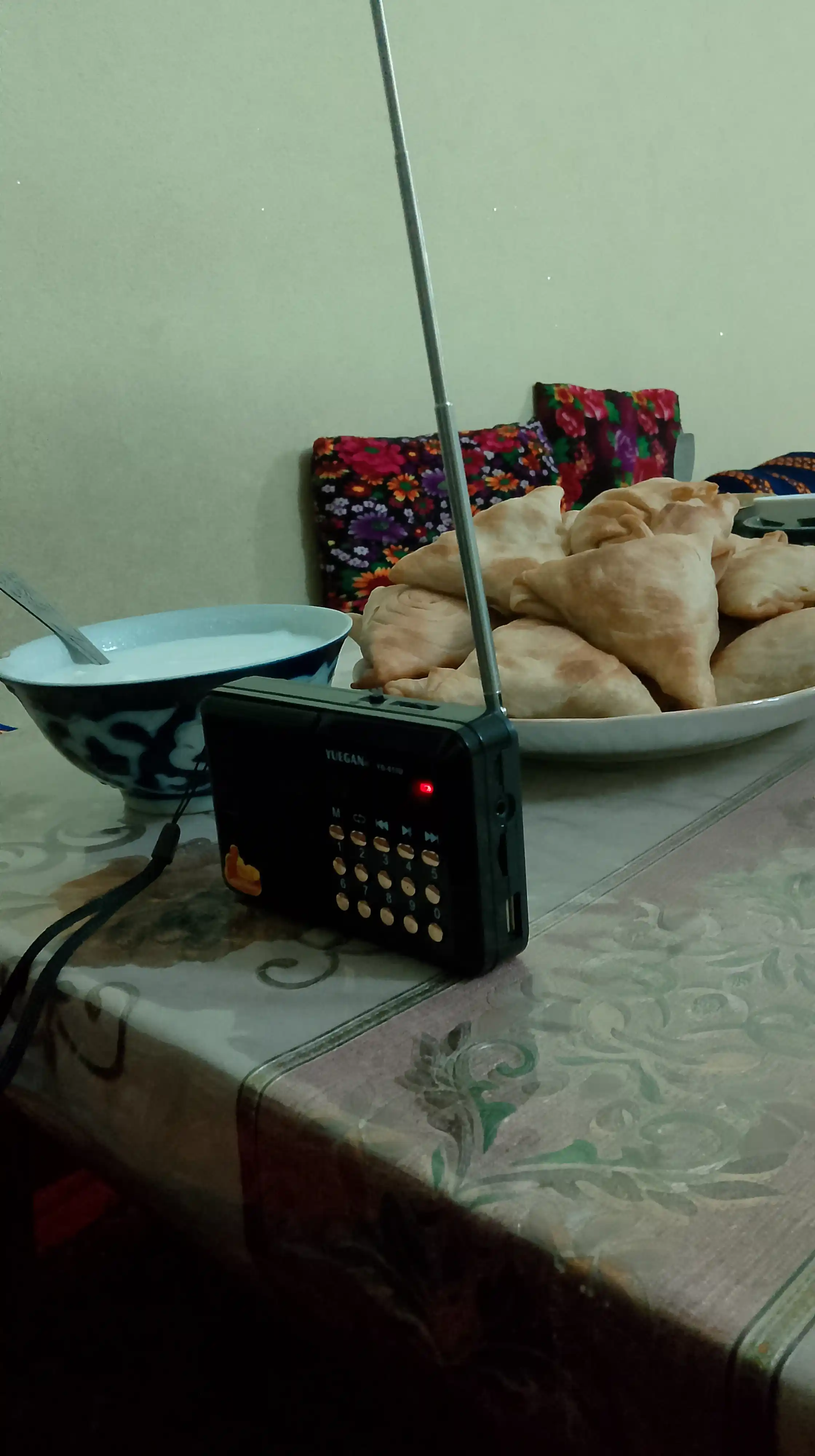 Universal radio Bluetooth, batareya bilan ishlaydigan USB-to'plagich