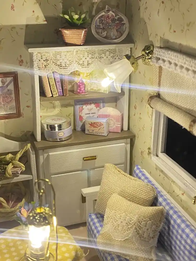 Rumboks DIY "Mushukcha yotoqxonasi" yoritgich bilan, konstruktor, rus tilidagi ko'rsatma