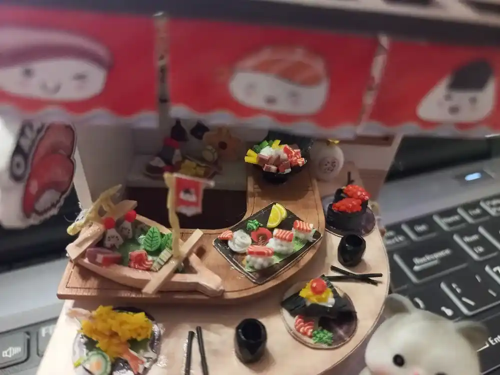 Suvda suzuvchi kemalar butulkada: "Titanik", "Qora Marjon", "One Piece", anti-stress