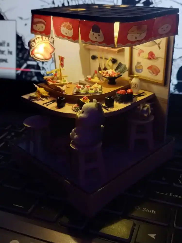 Suvda suzuvchi kemalar butulkada: "Titanik", "Qora Marjon", "One Piece", anti-stress