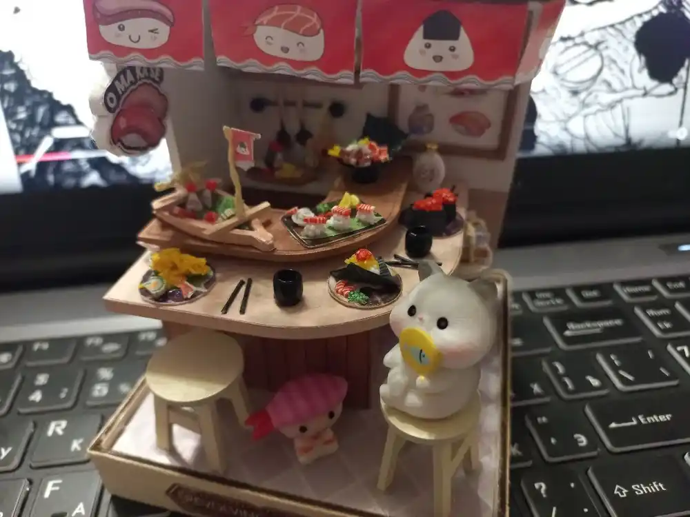 Suvda suzuvchi kemalar butulkada: "Titanik", "Qora Marjon", "One Piece", anti-stress