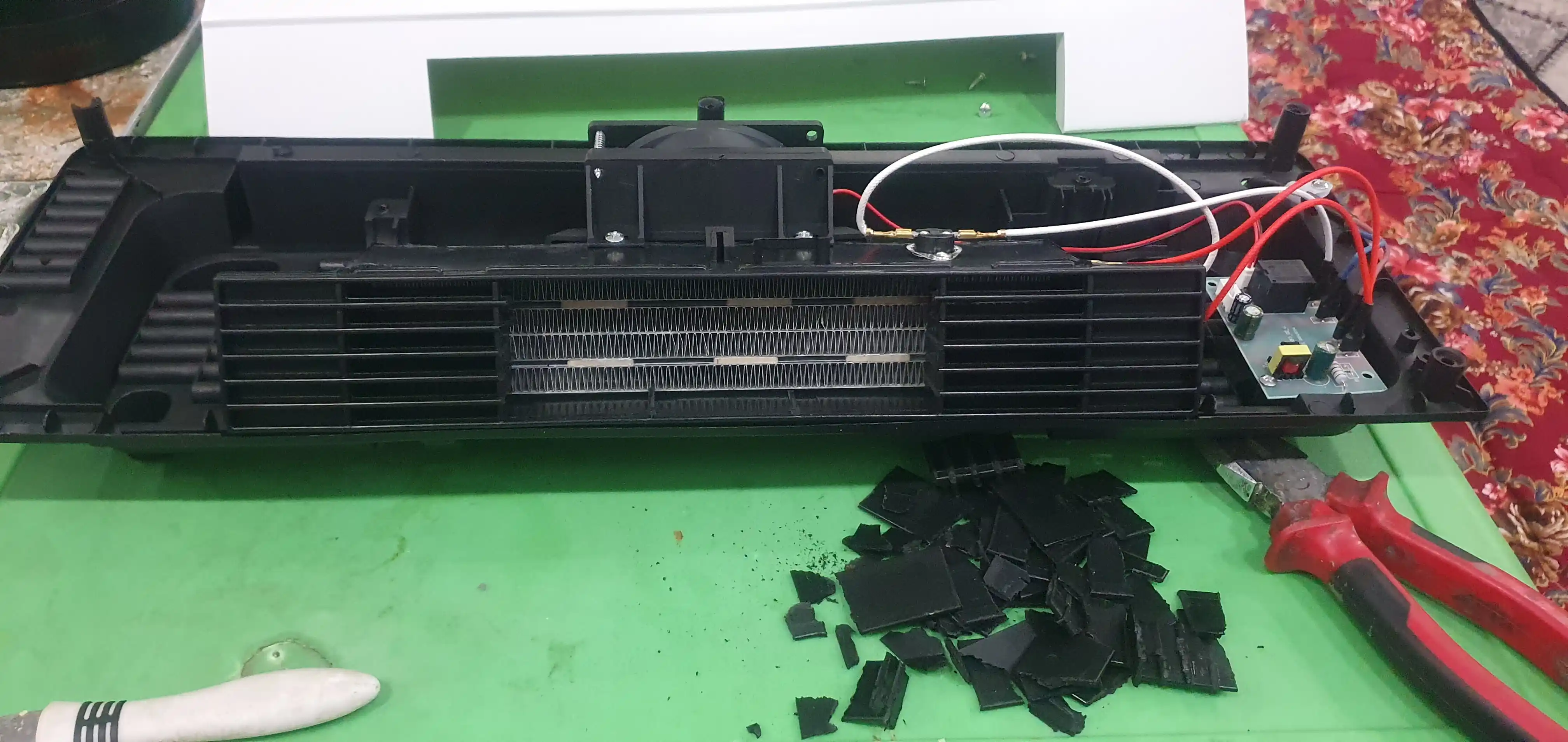 Devorga o'rnatiladigan elektr isitgich — ixcham, xona, ofis va do'kon uchun