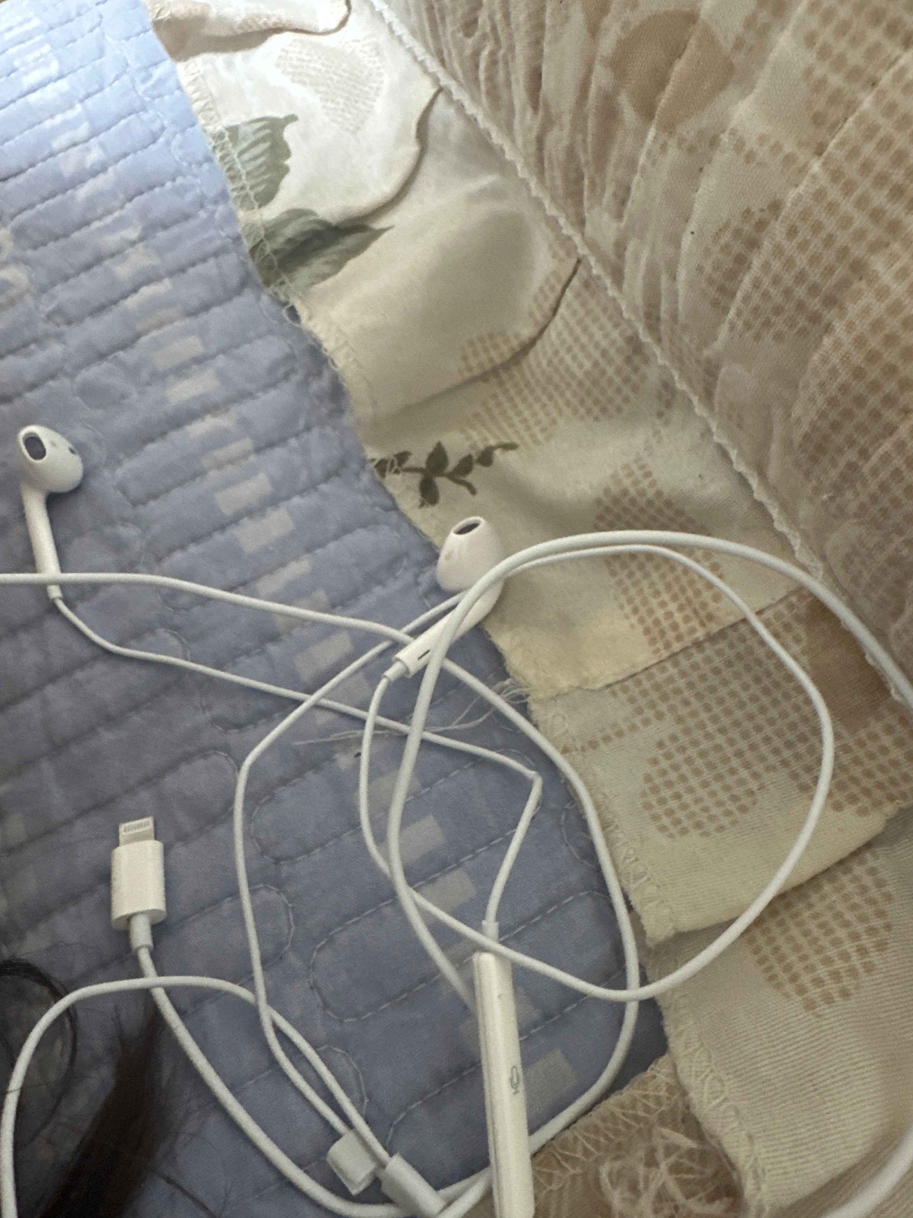 IPhone uchun simli quloqchinlar, mikrofon bilan, Lightning kabeli