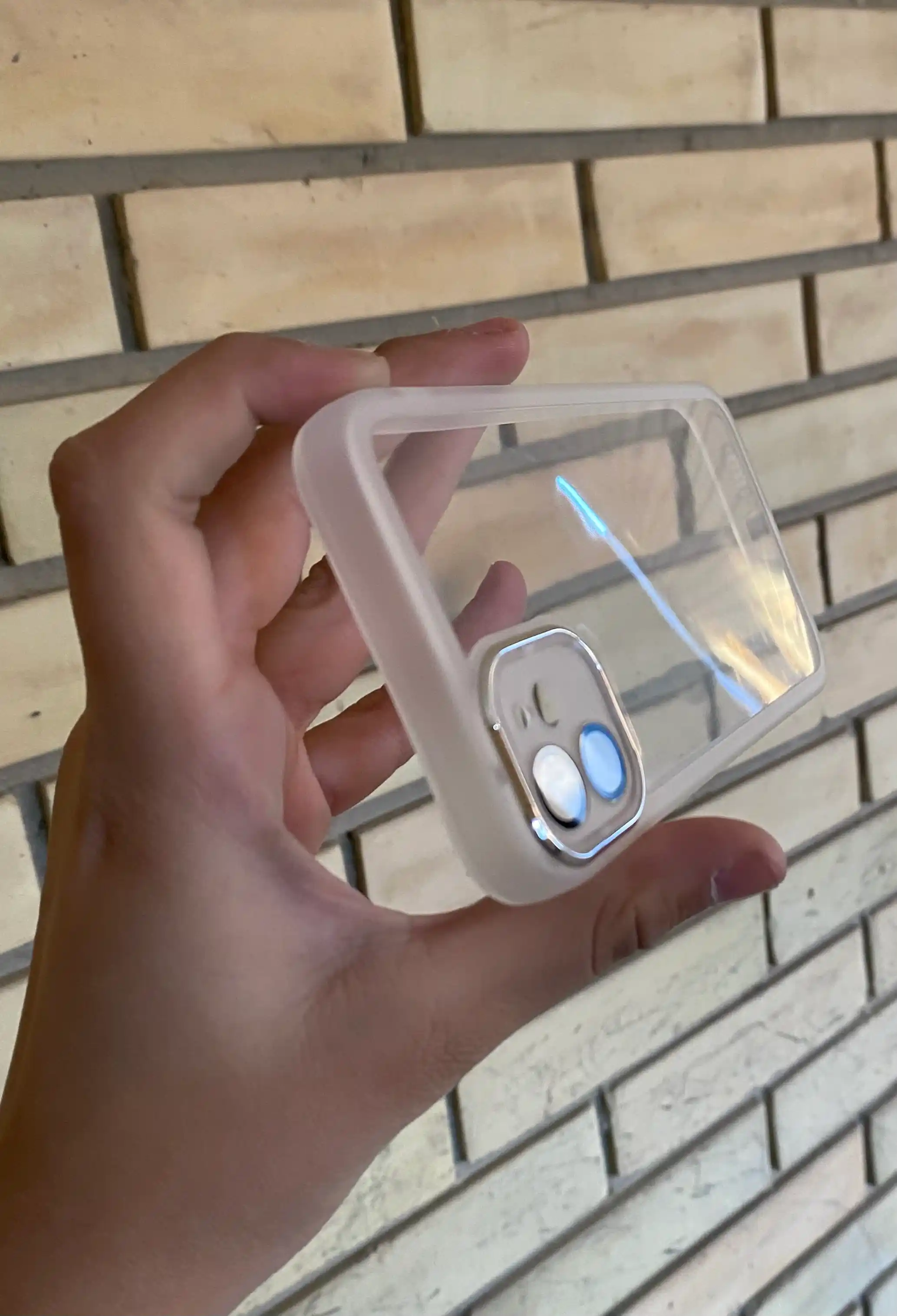 Kuchaytirilgan himoya bilan iPhone uchun yarim shaffof silikon gilof