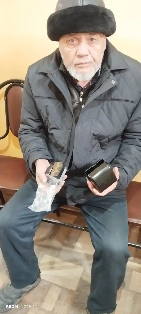 Тонометр на запястье автоматический, с сенсорным экраном