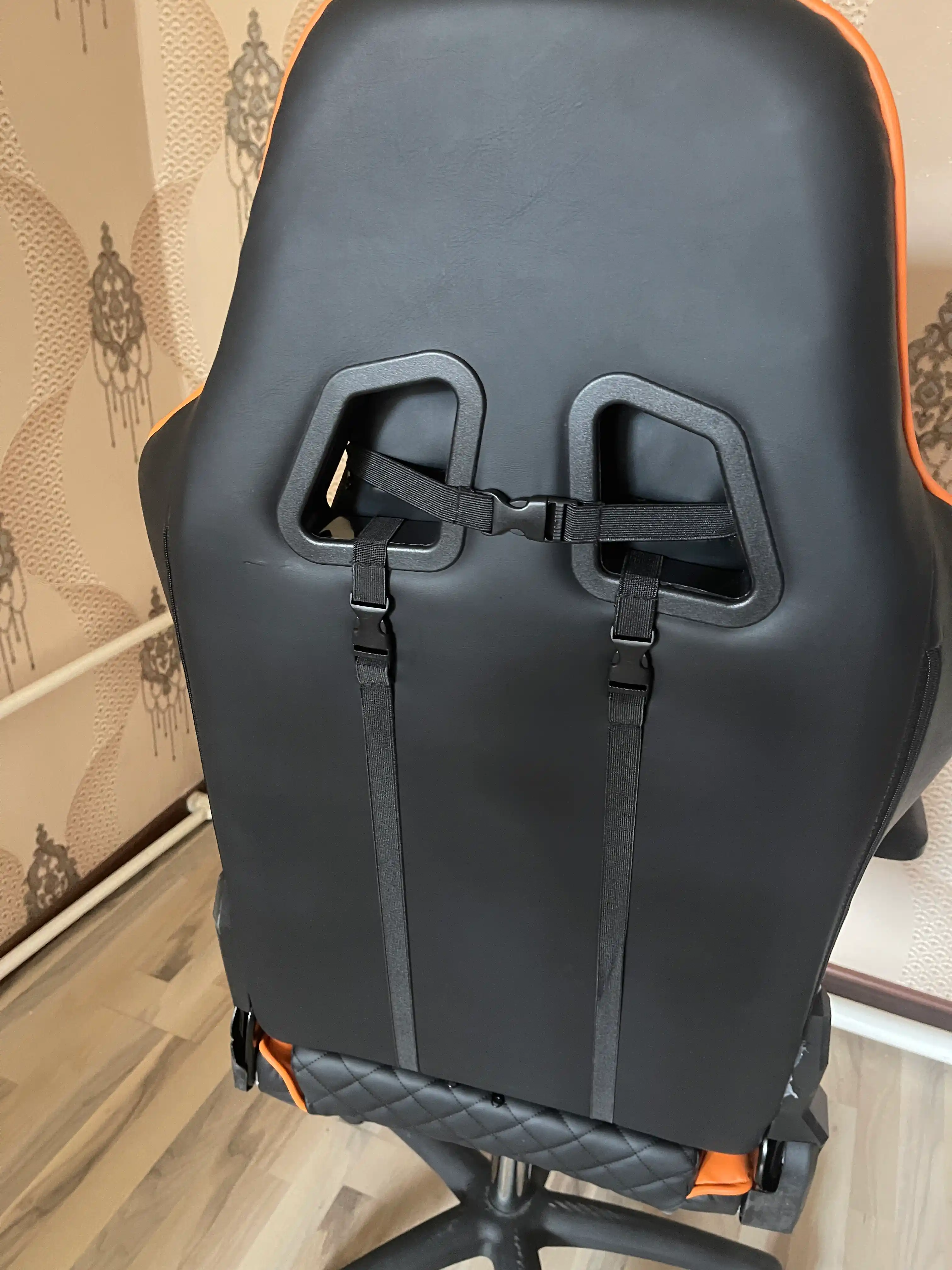 Игровое кресло Cougar Armor ONE, облегающий дизайн, с высокой спинкой