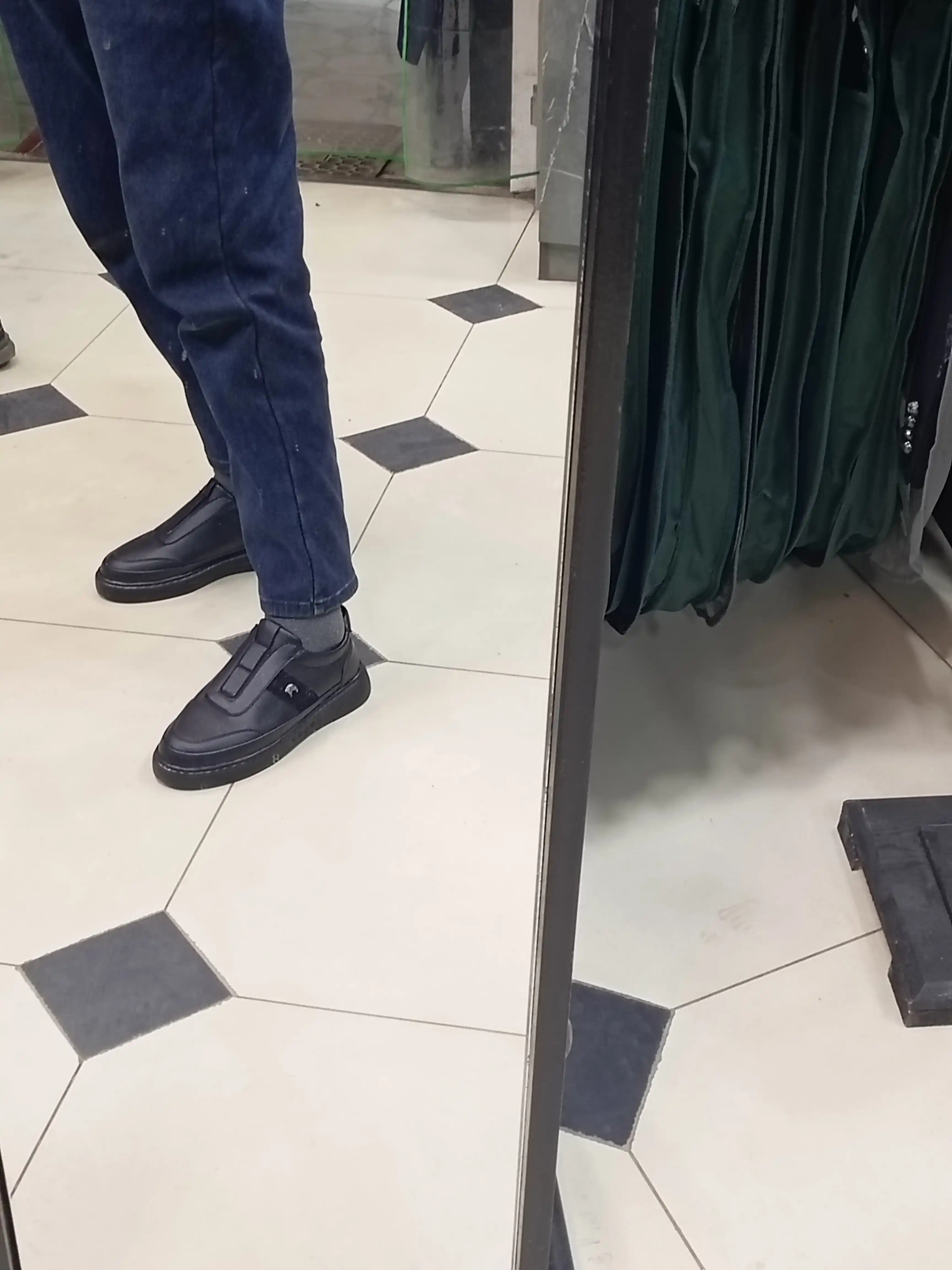Erkaklar krossovkalari