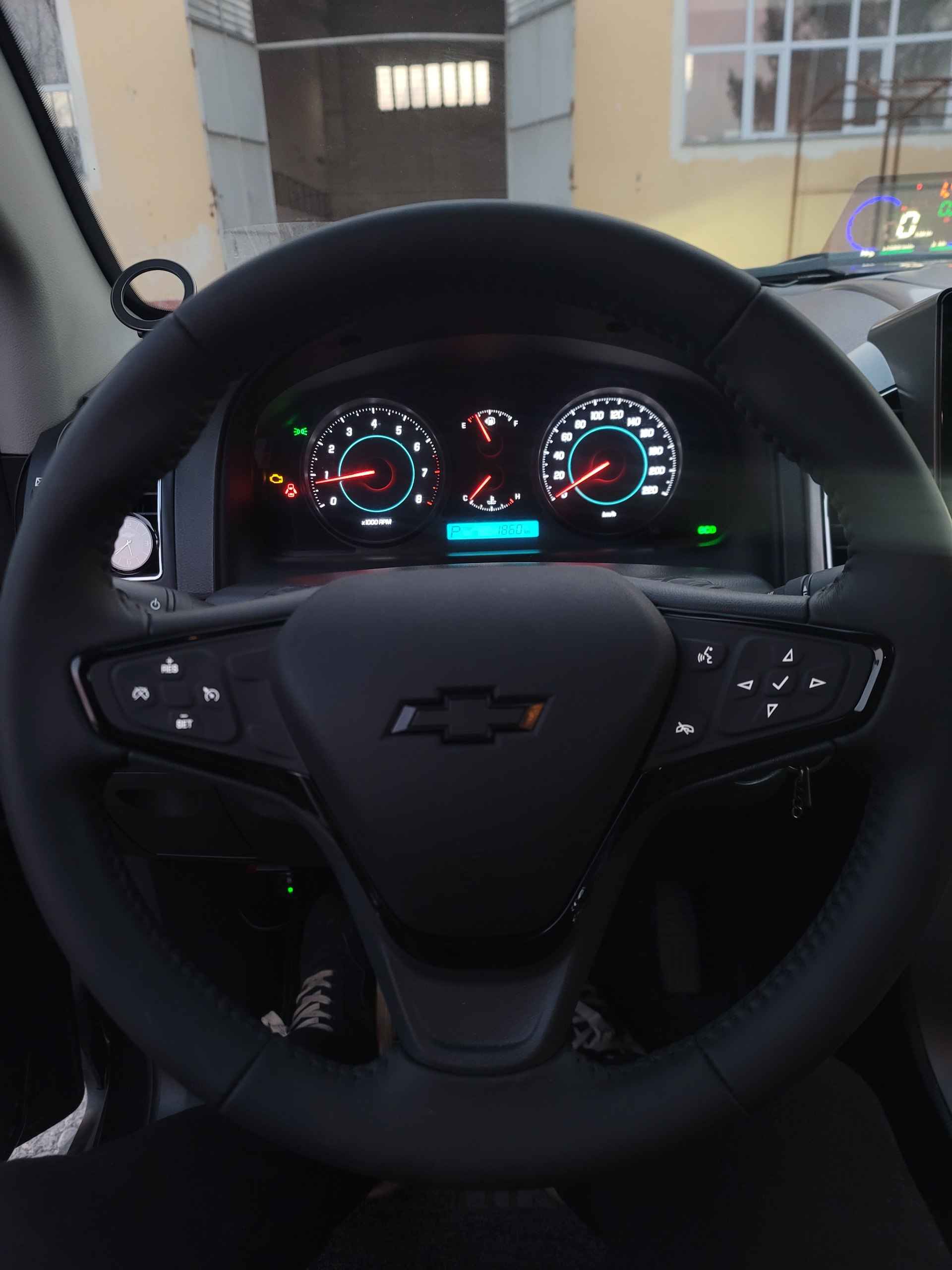 Chevrolet Malibu 2 avtomobil ruli, har qanday avtomobil uchun o'zgartirish Black Piano