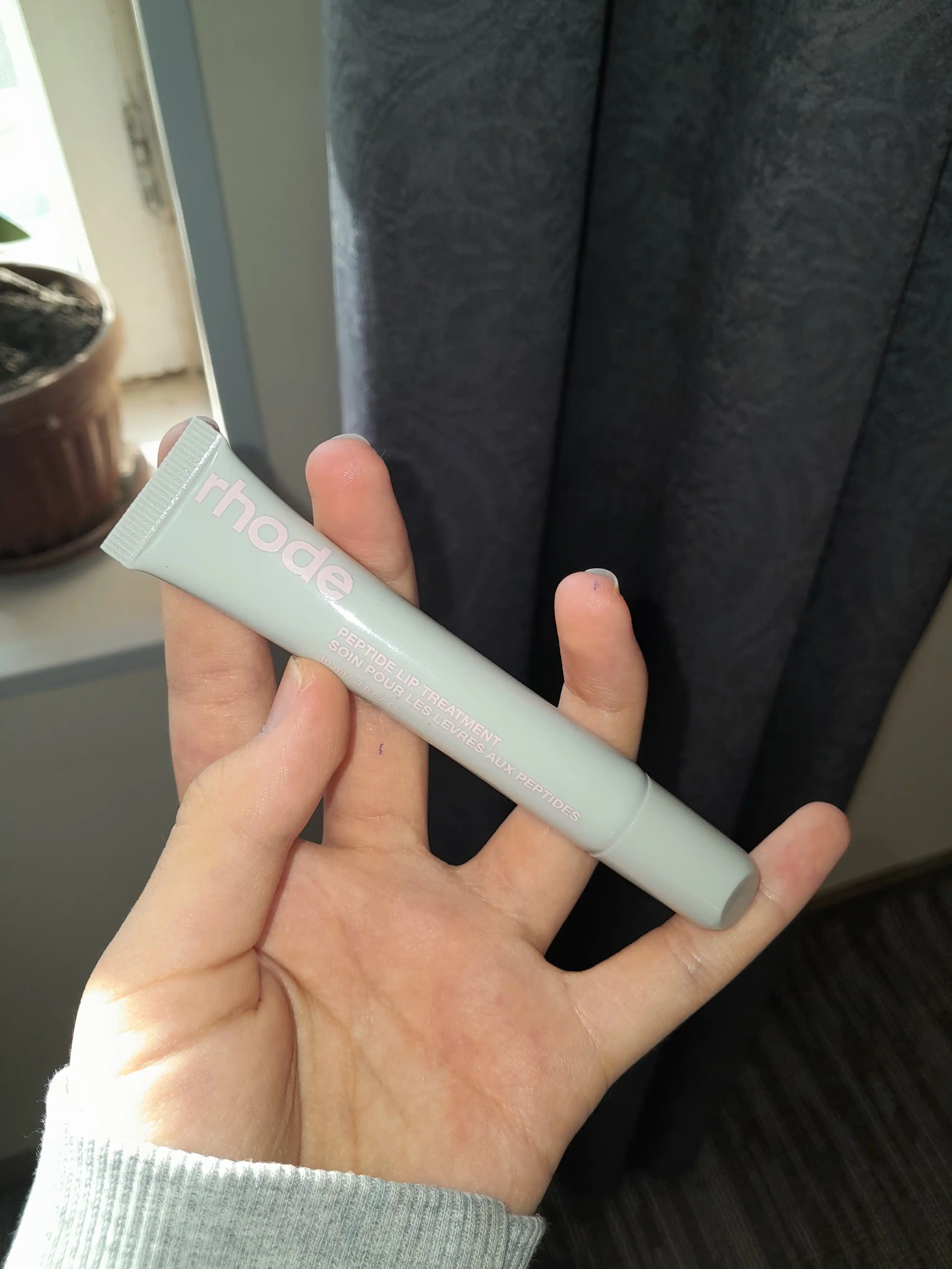 Lab boyog'i va tint porlashi Rhode  Peptid Lip Tint