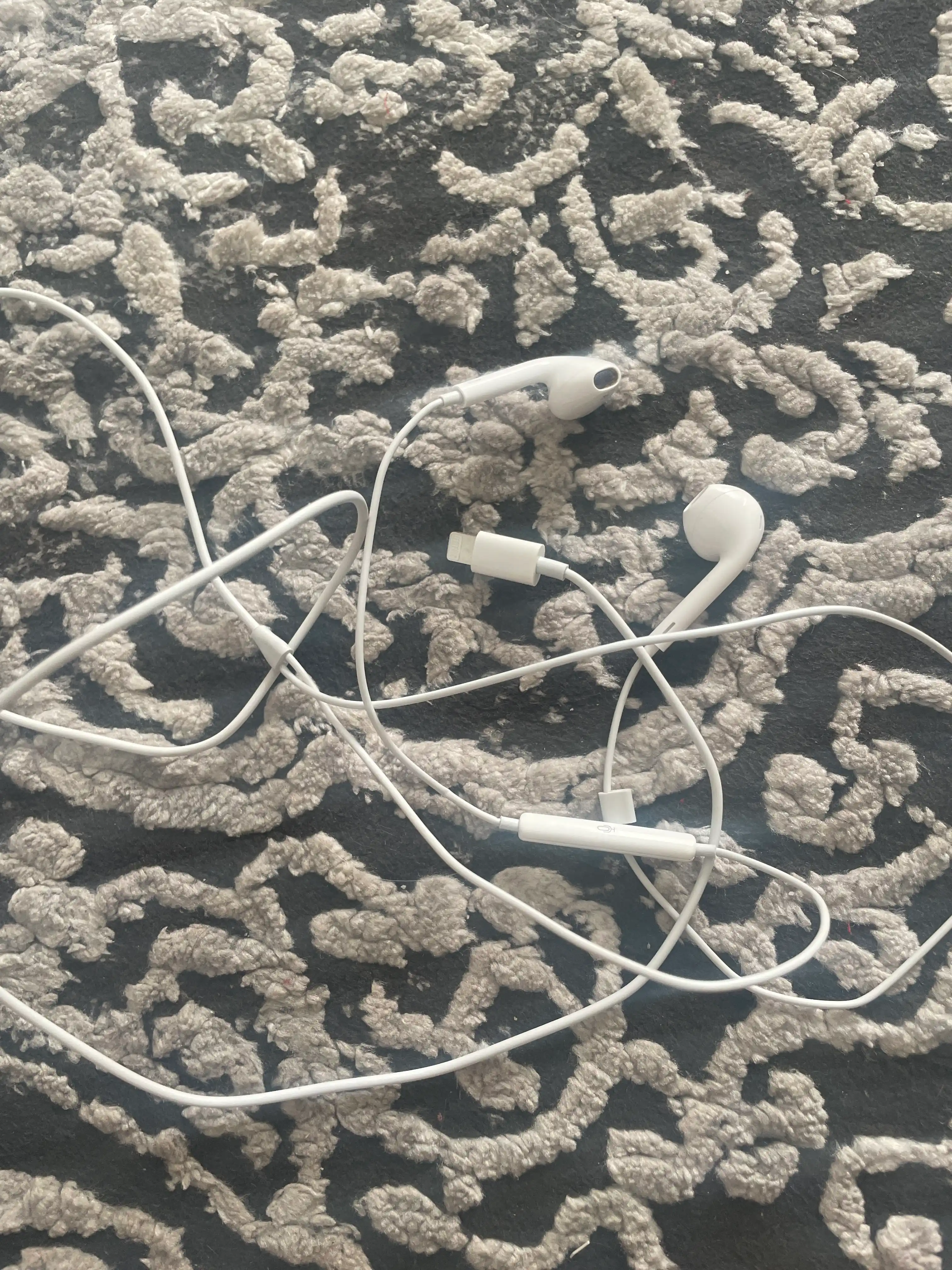 IPhone uchun simli quloqchinlar, mikrofon bilan, Lightning kabeli