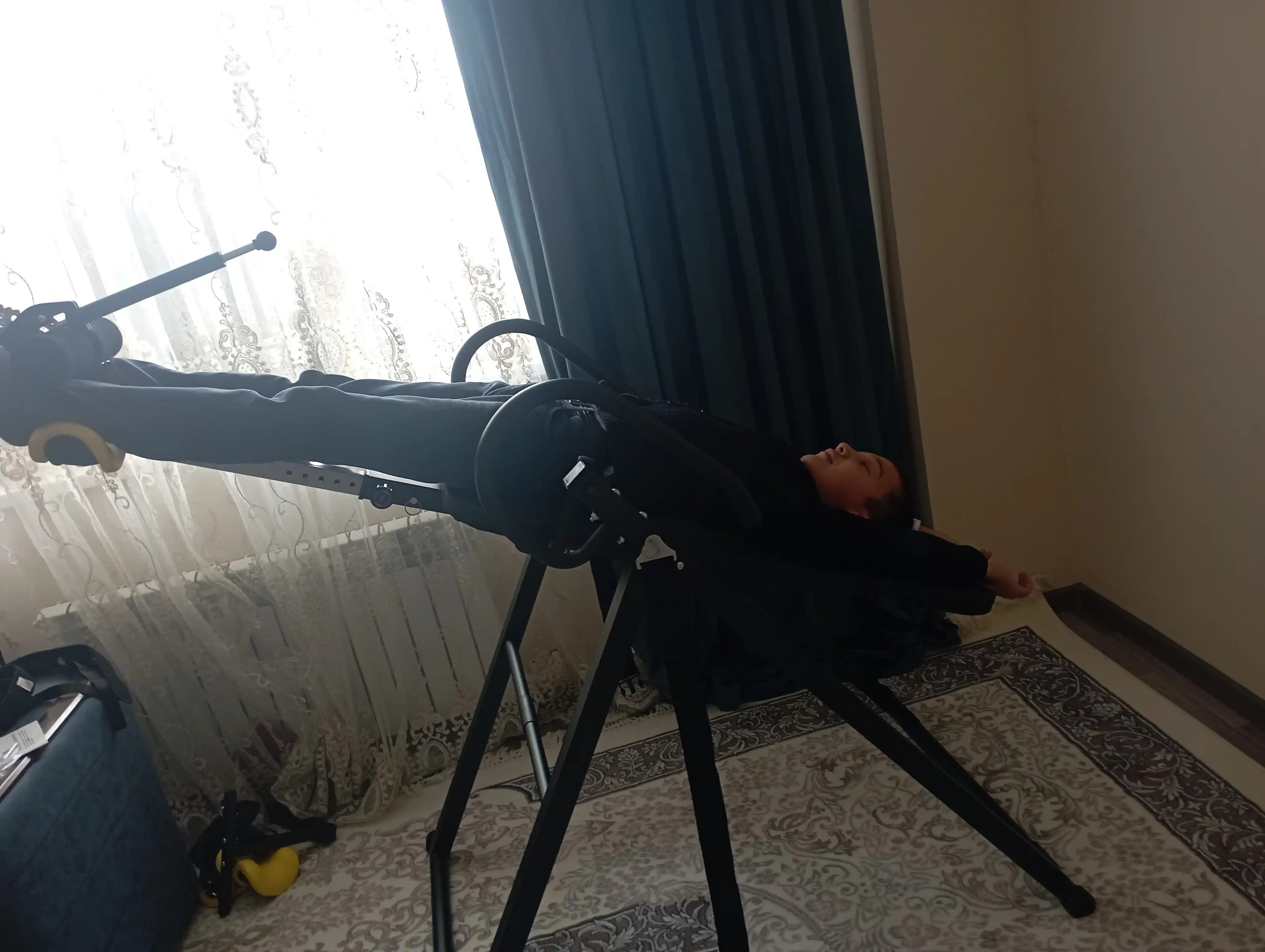 Inversion stol, Genau FitSpine EA-350, qora, bel og‘rig‘iga qarshi, 136 kg gacha *IT1-01A