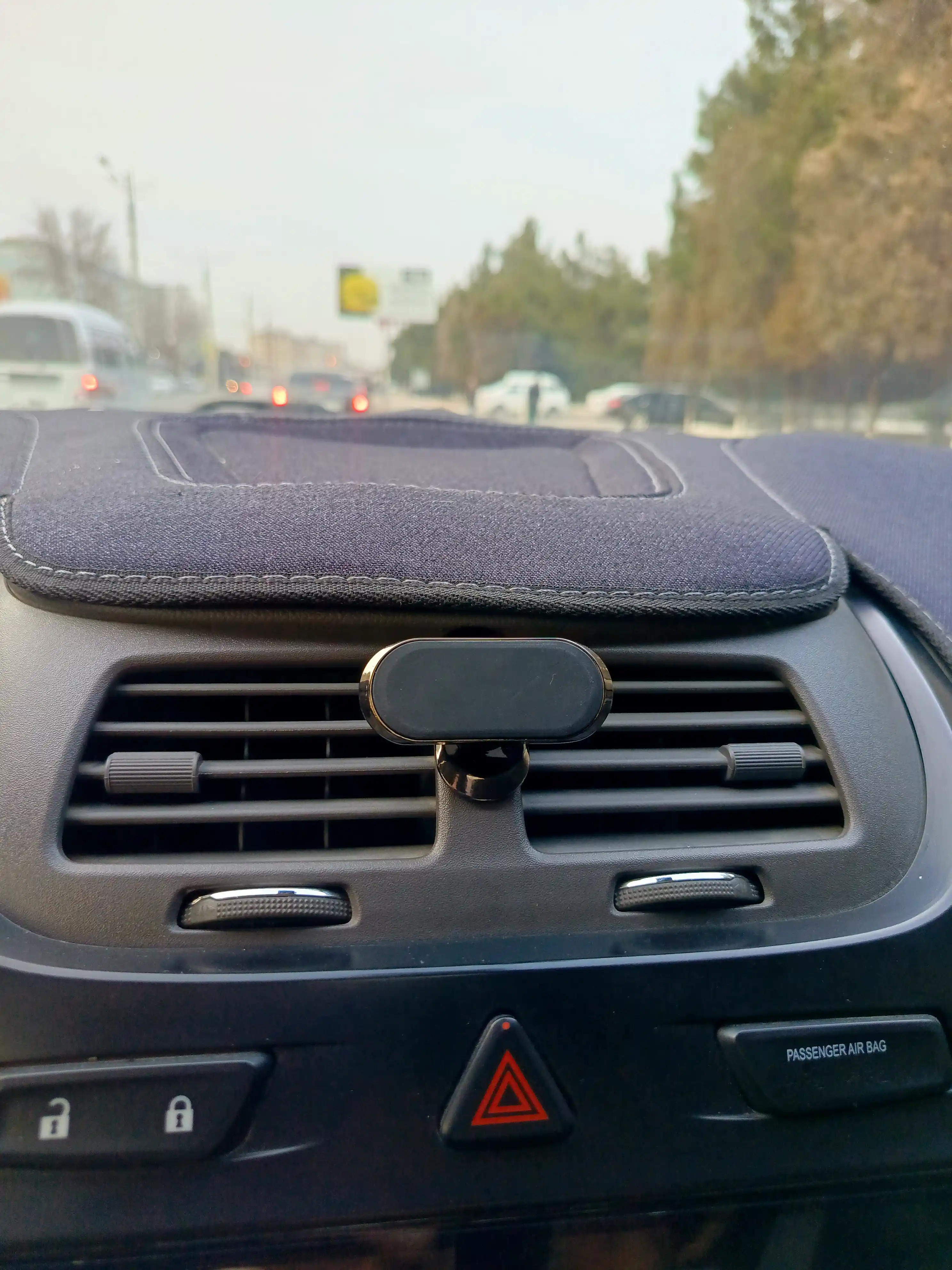 Ko‘p funksiyali tutqich, avtomobil, telefon uchun, magnitli, yopishqoq qatlamda