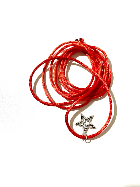 Choker yulduzchali shnur, braslet va choker ikkitasi birda