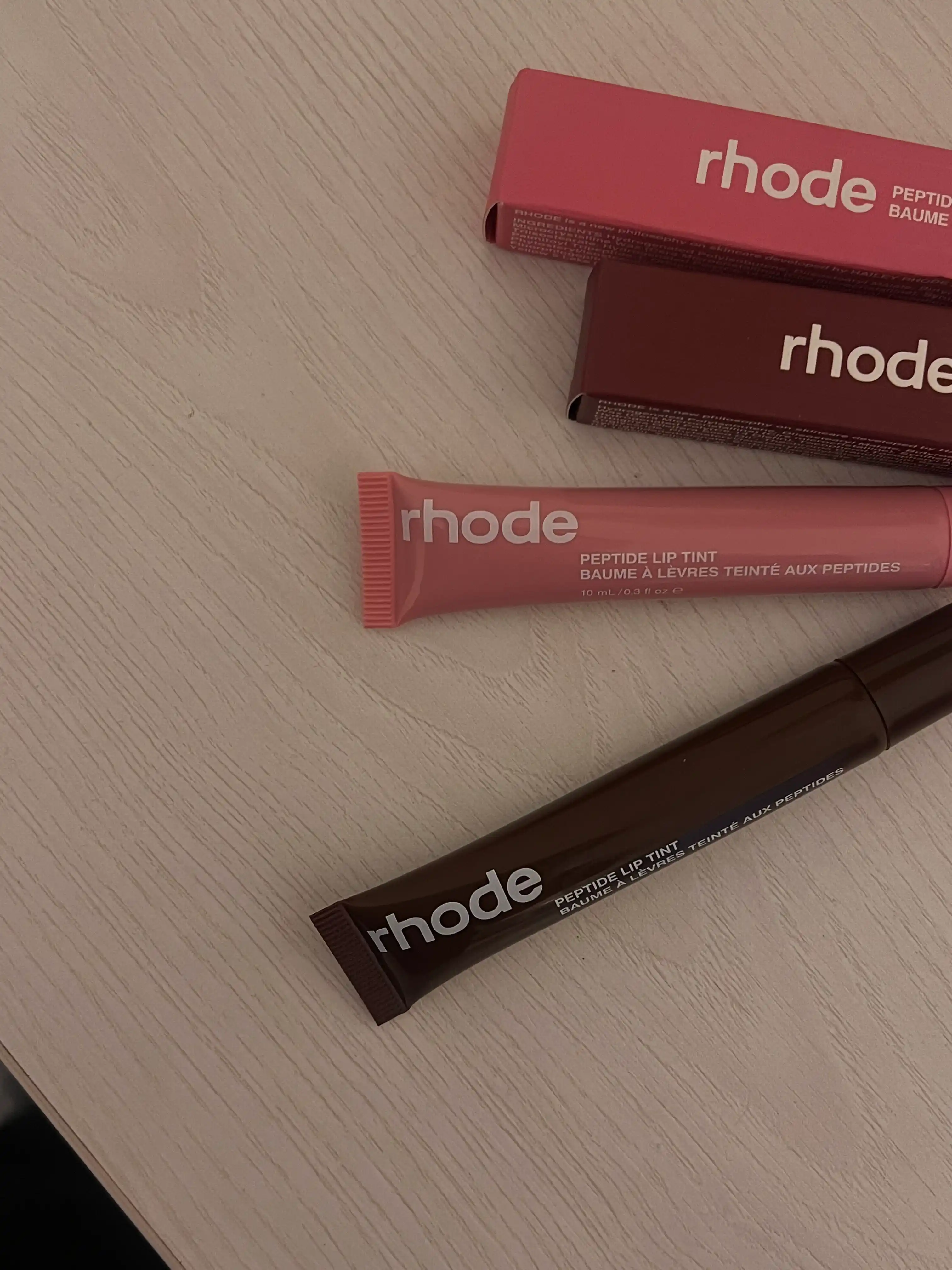 Lab boyog'i va tint porlashi Rhode  Peptid Lip Tint